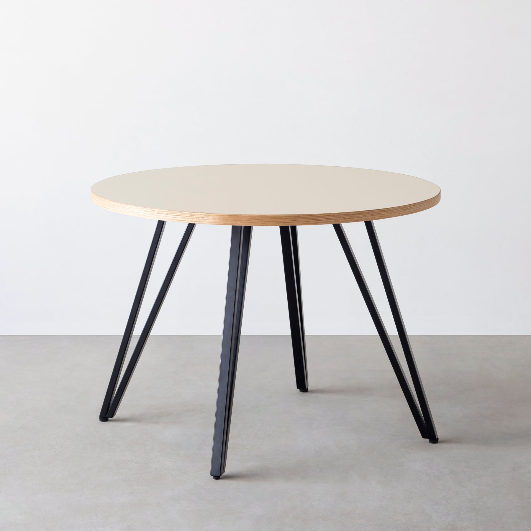 スマート造作カフェテーブル / リノリウム 全32色　黒スチール脚 4本脚 × ラウンド φ81 - 100