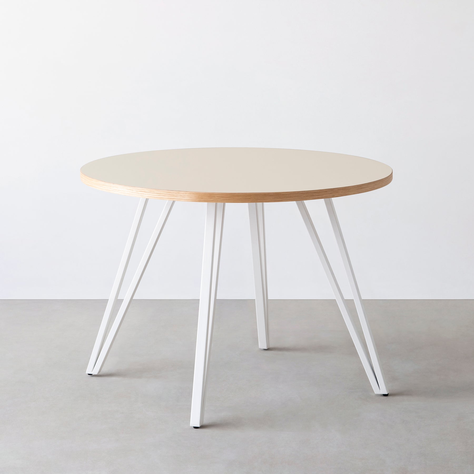 スマート造作カフェテーブル / リノリウム 全32色　白スチール脚 4本脚 × ラウンド φ81 - 100