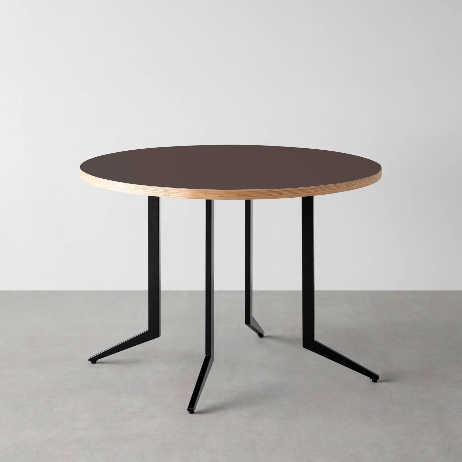 スマート造作カフェテーブル / リノリウム 全32色　黒スチール脚 4本脚 × ラウンド φ81 - 100