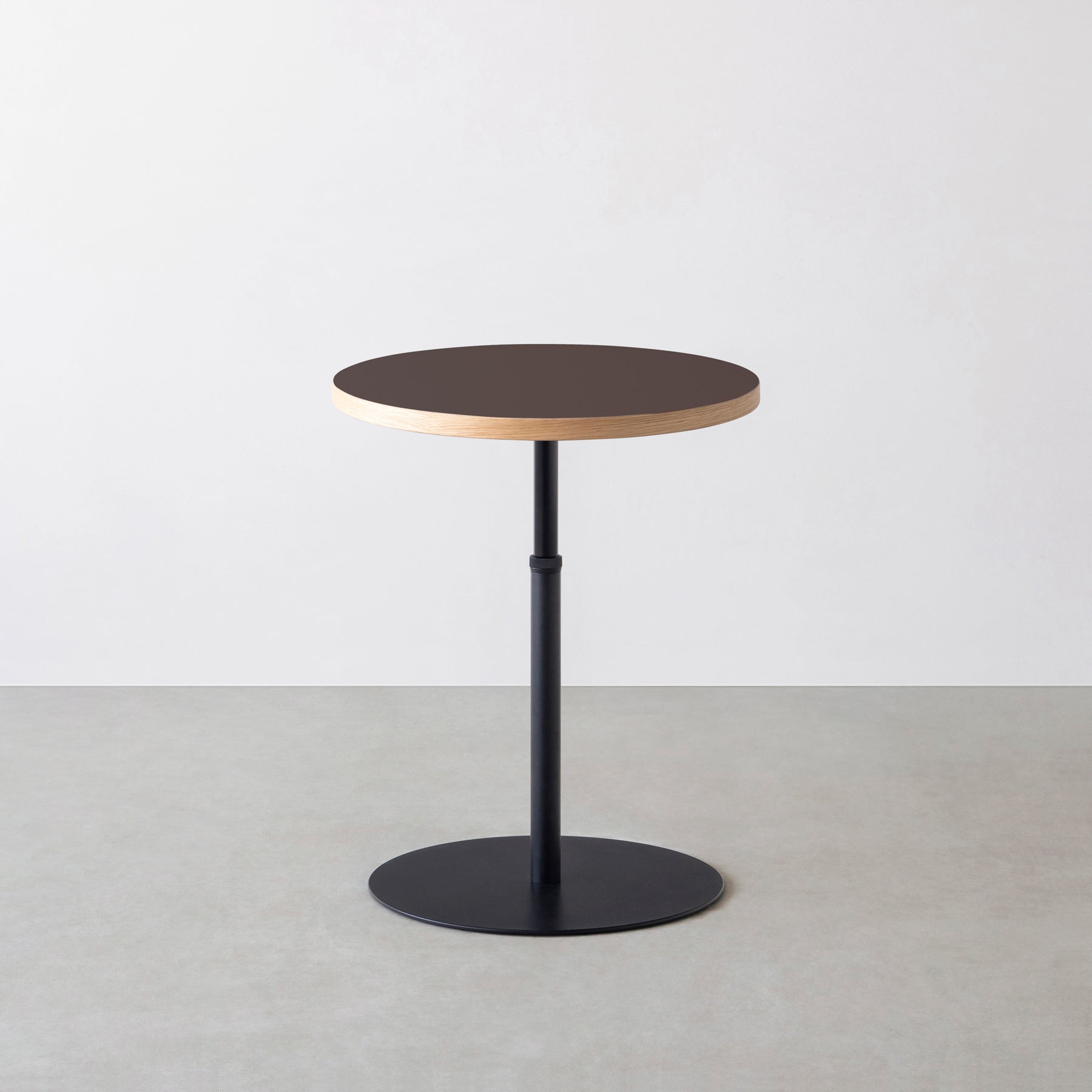 スマート造作カフェテーブル / リノリウム 全32色　黒スチール脚 1本脚 × ラウンド φ50 - 60