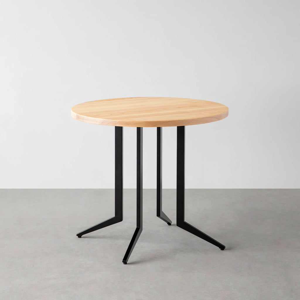 Kanademonoの無垢ホワイトアッシュのカフェテーブル