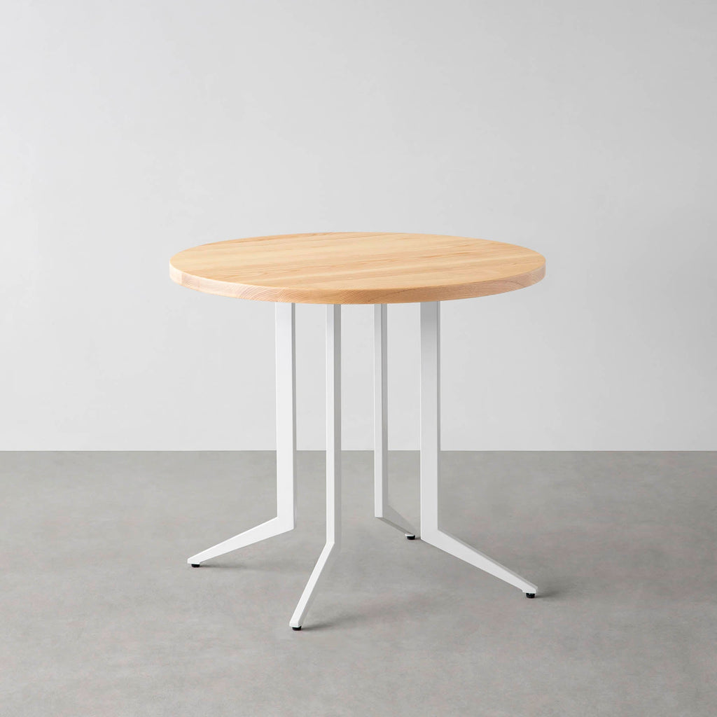 Kanademonoの無垢ホワイトアッシュのカフェテーブル