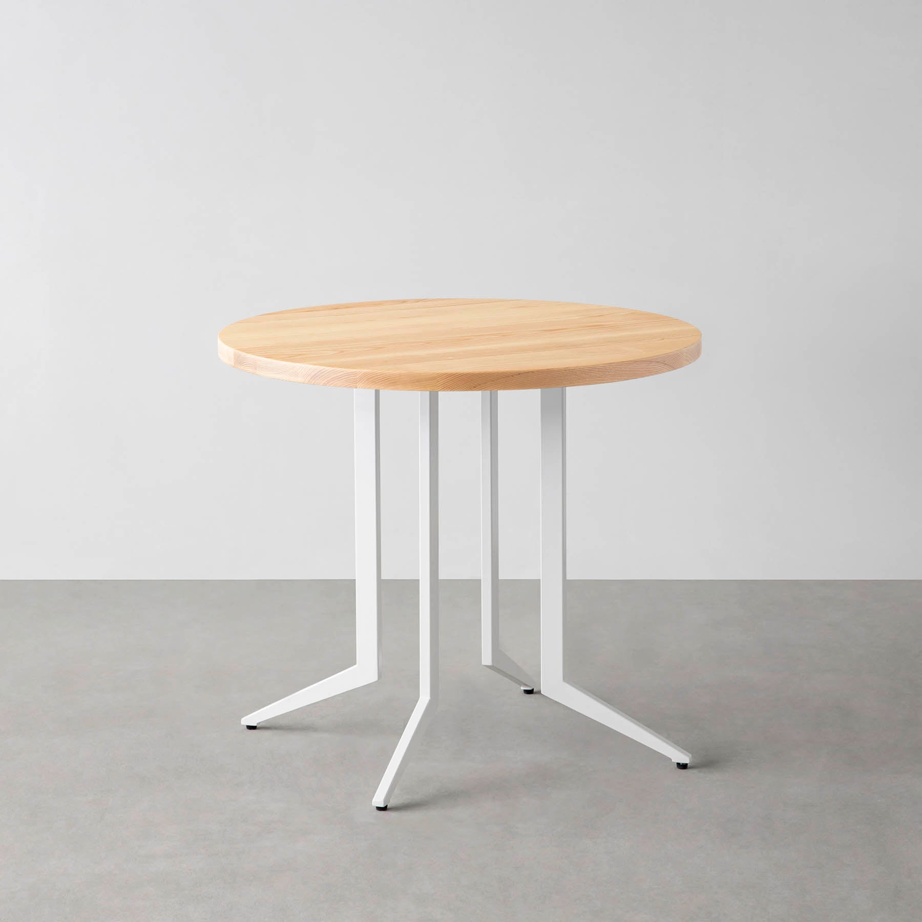 Kanademonoの無垢ホワイトアッシュのカフェテーブル