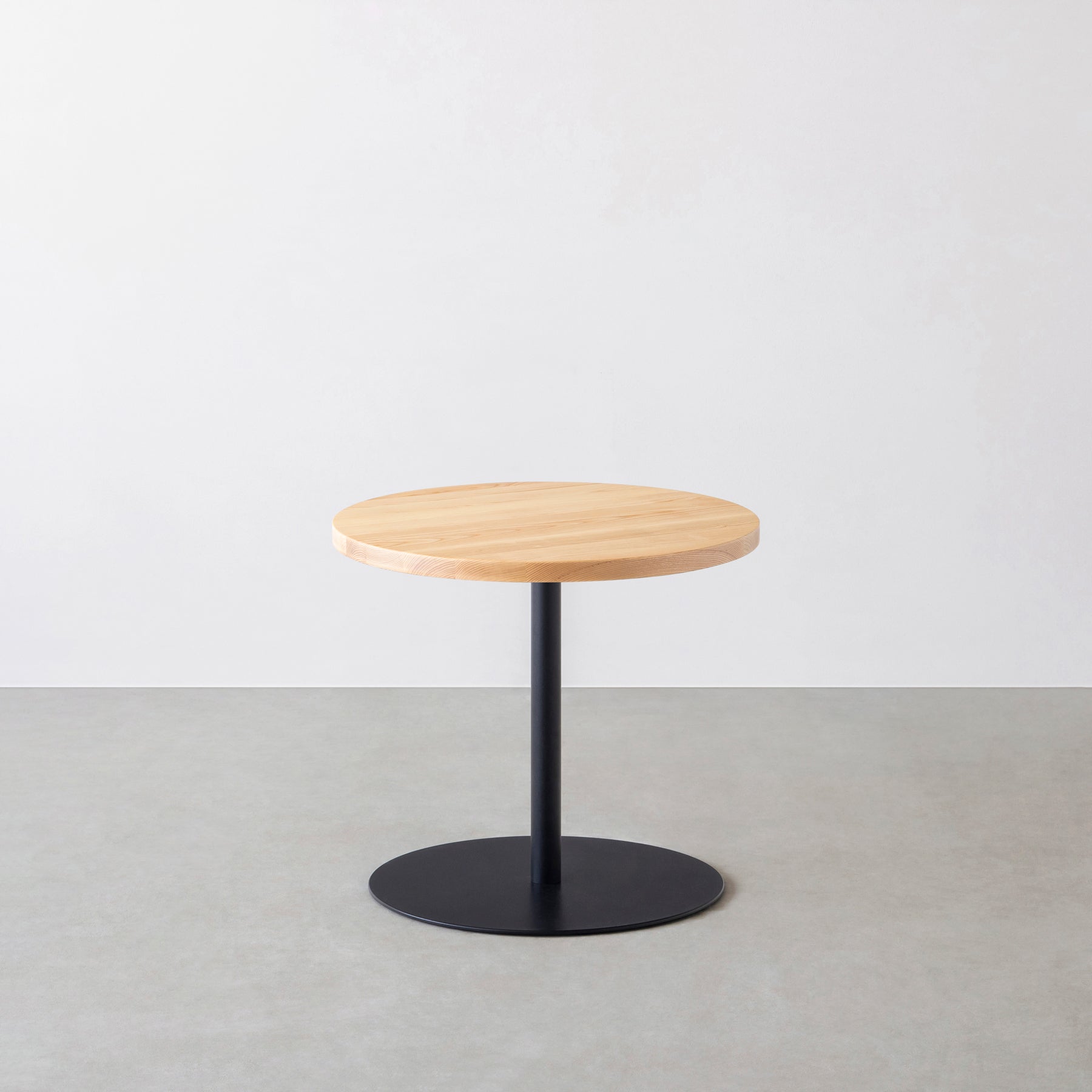 スマート造作カフェテーブル / 無垢 ホワイトアッシュ　黒スチール脚 1本脚 × ラウンド φ50 - 60