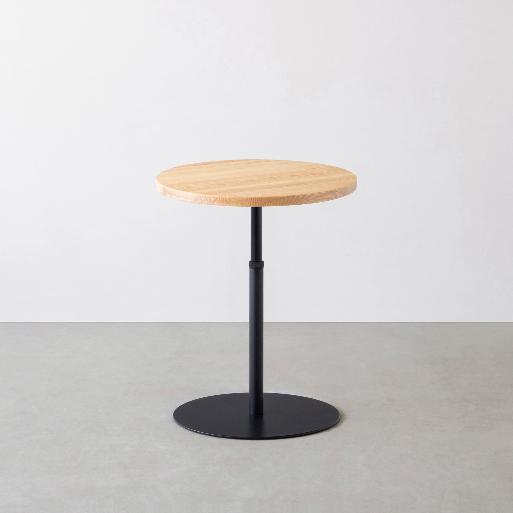 Kanademonoの無垢ホワイトアッシュのカフェテーブル