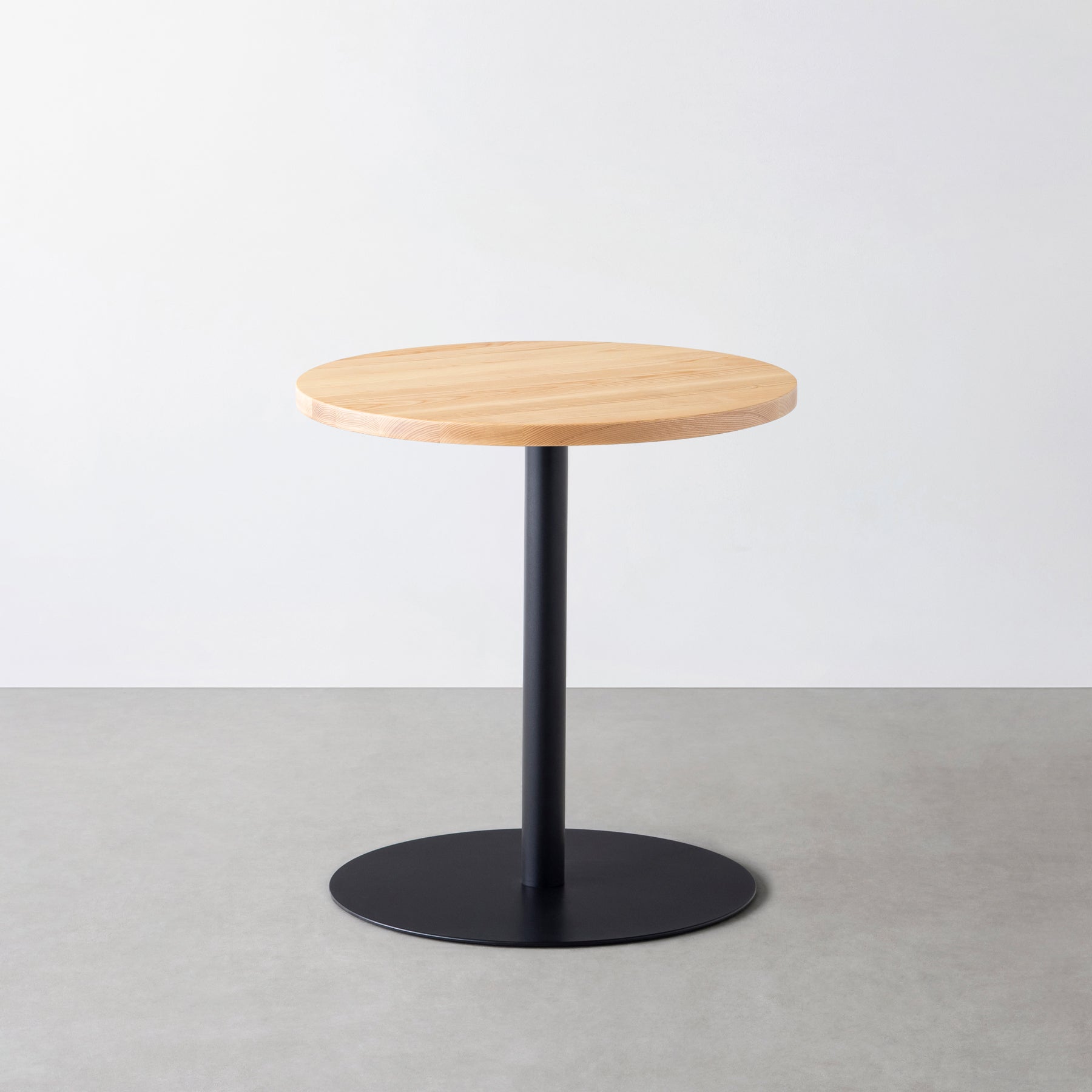 Kanademonoの無垢ホワイトアッシュのカフェテーブル