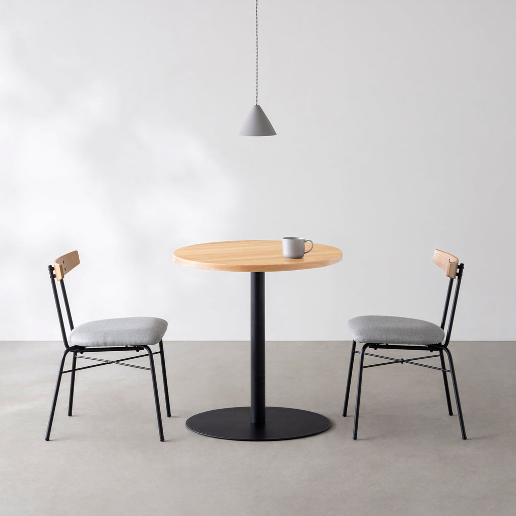 Kanademonoの無垢ホワイトアッシュのカフェテーブル