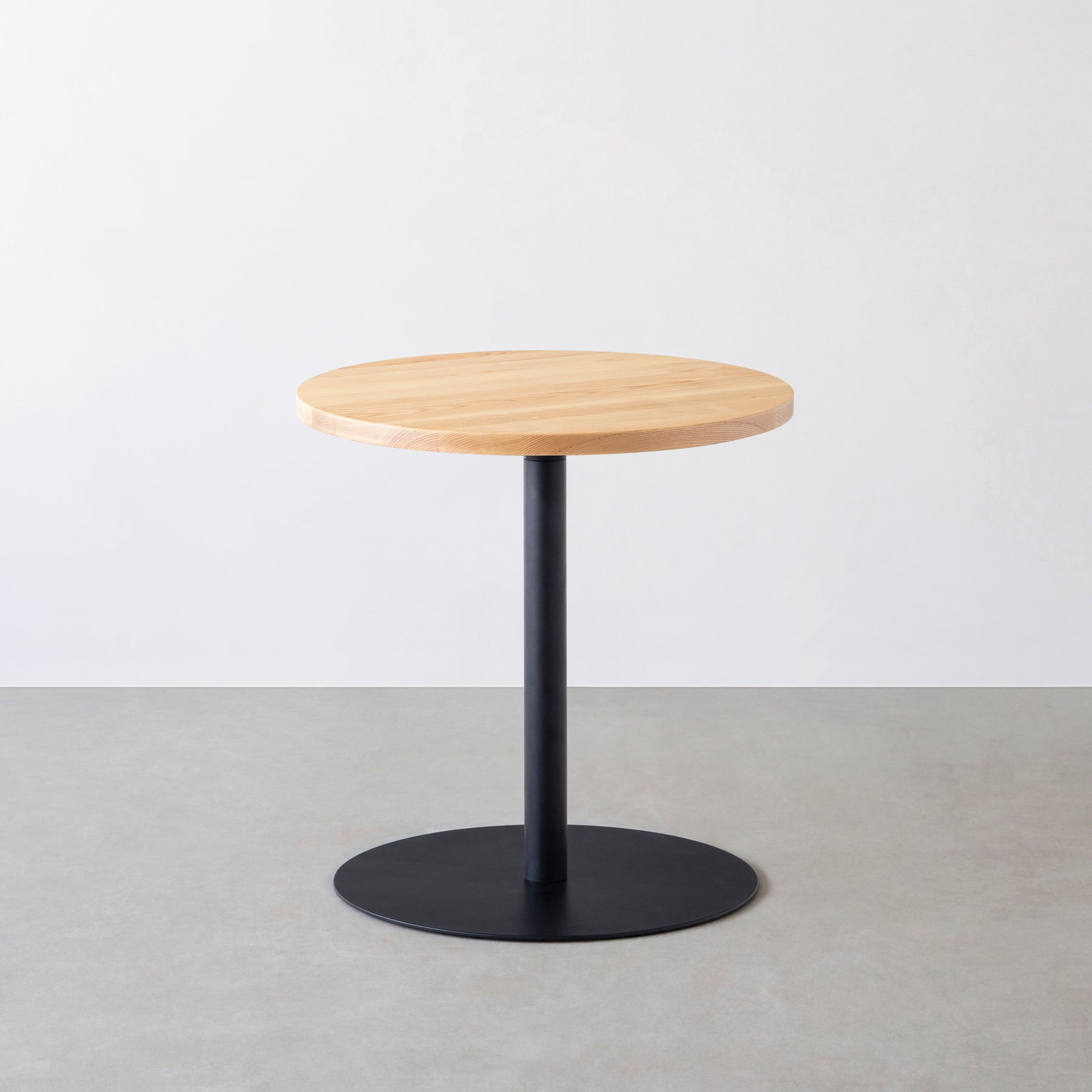 Kanademonoの無垢ホワイトアッシュのカフェテーブル