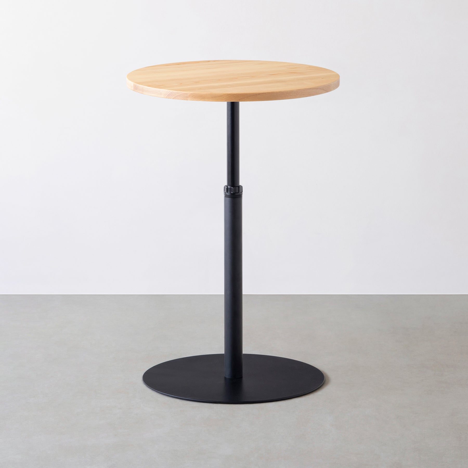 Kanademonoの無垢ホワイトアッシュのカフェテーブル