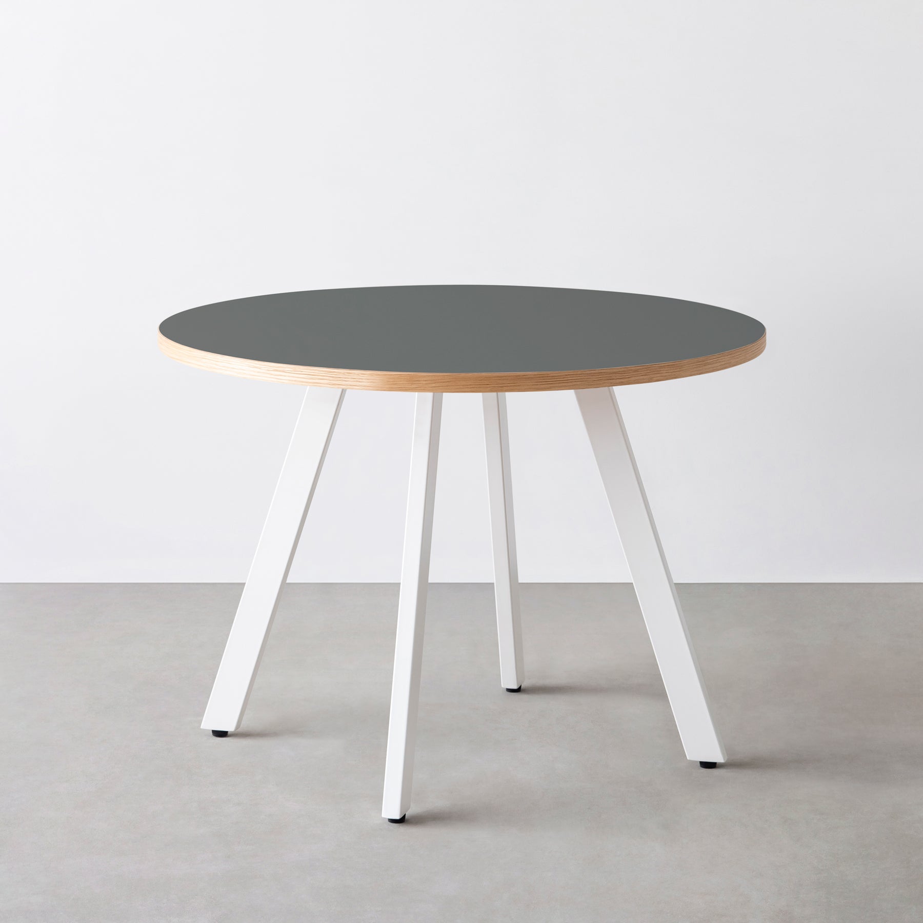 スマート造作カフェテーブル / リノリウム 全32色　白スチール脚 4本脚 × ラウンド φ81 - 100