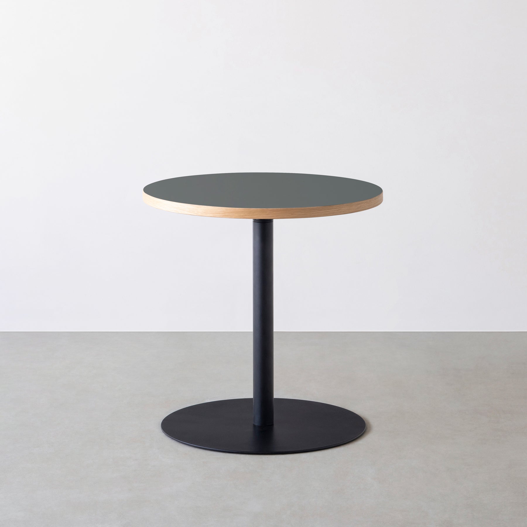 スマート造作カフェテーブル / リノリウム 全32色　黒スチール脚 1本脚 × ラウンド φ61 - 70