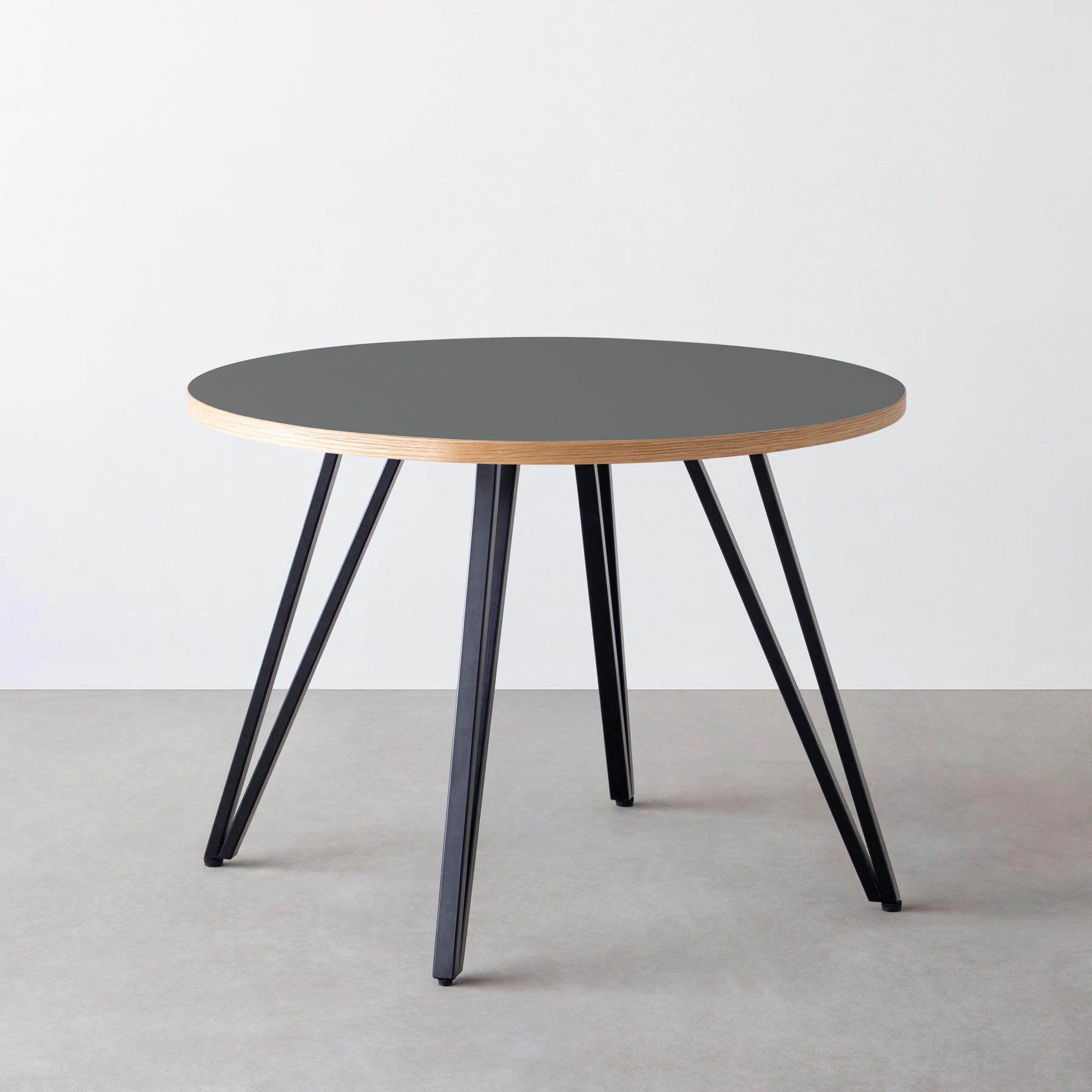 スマート造作カフェテーブル / リノリウム 全32色　黒スチール脚 4本脚 × ラウンド φ81 - 100