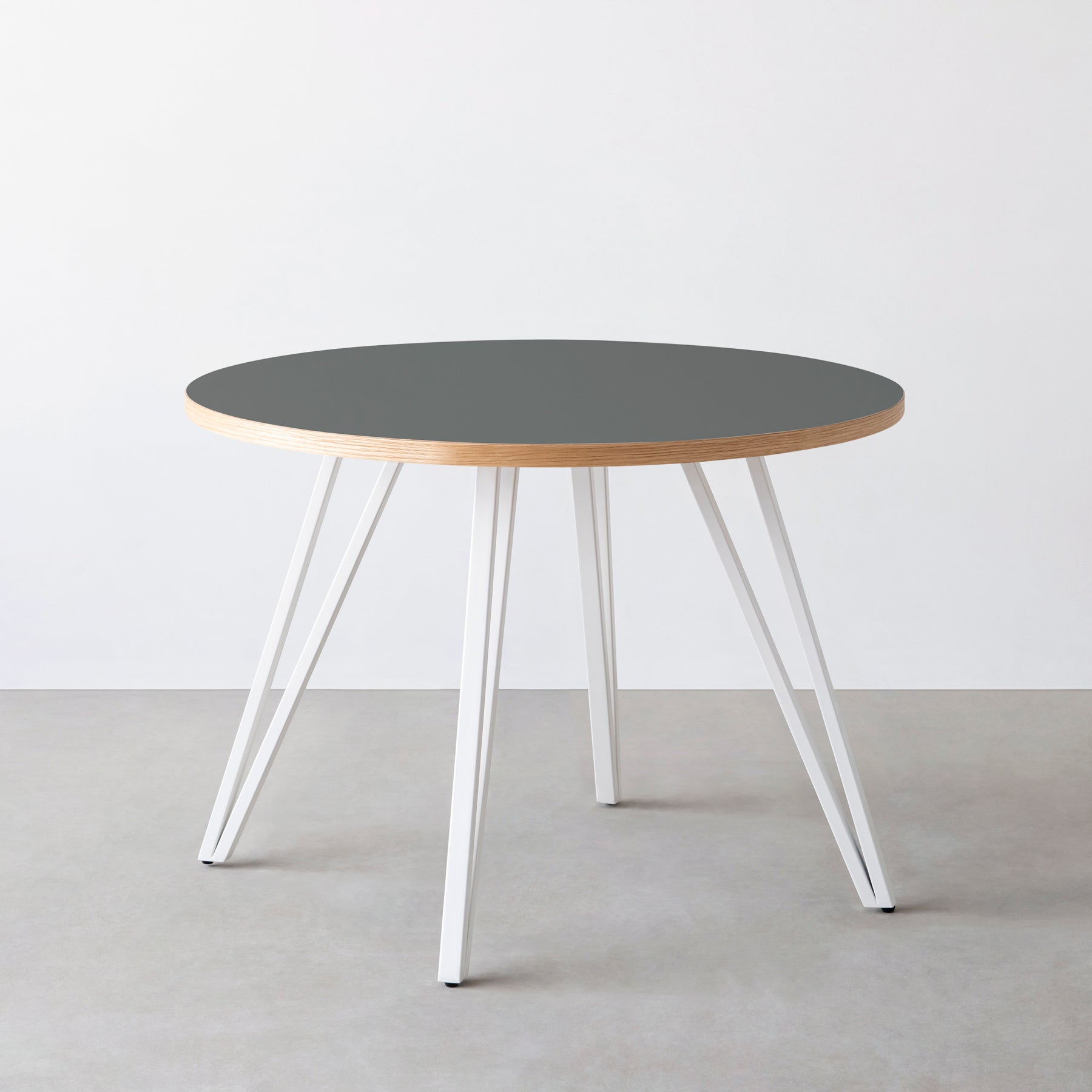 スマート造作カフェテーブル / リノリウム 全32色　白スチール脚 4本脚 × ラウンド φ81 - 100