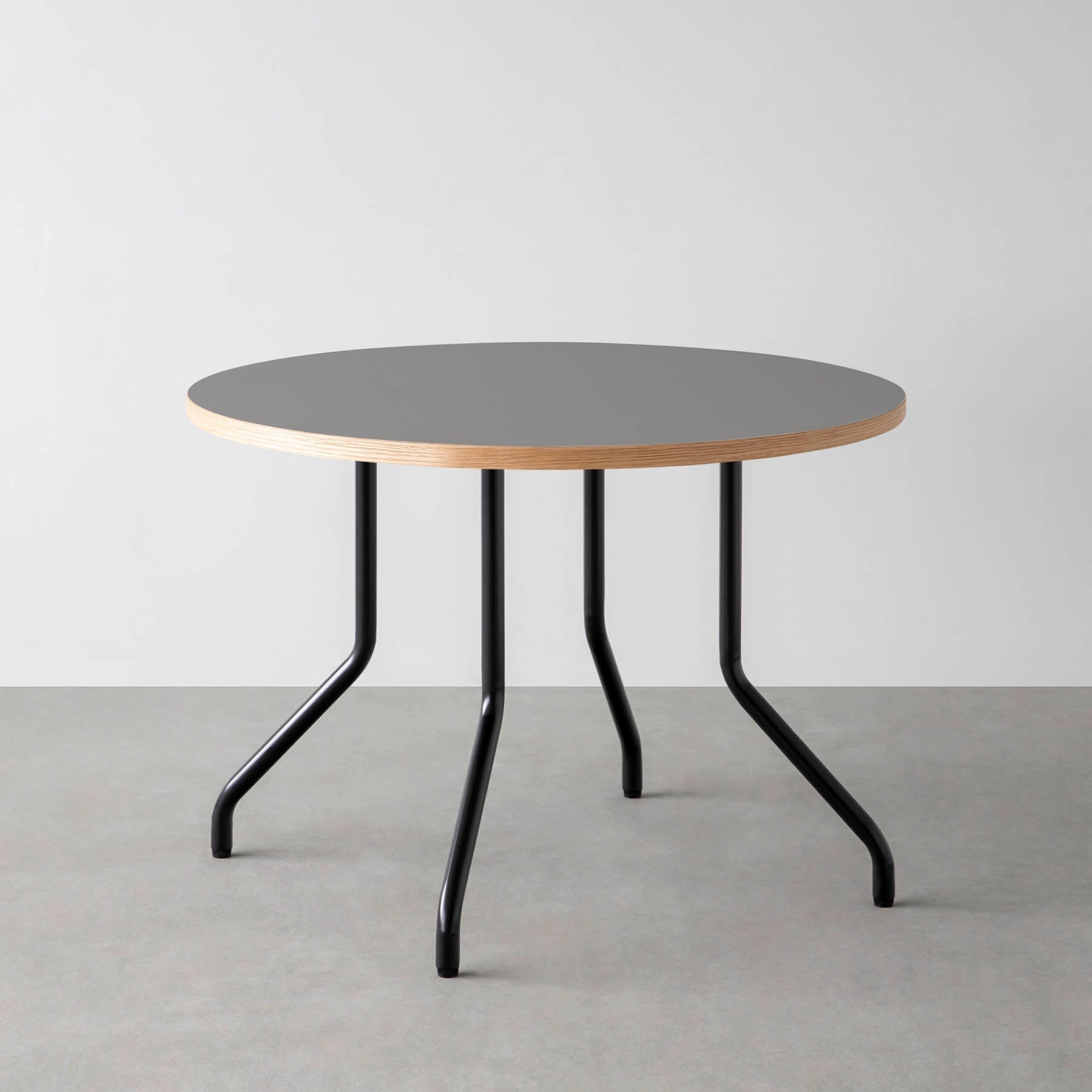 スマート造作カフェテーブル / リノリウム 全32色　黒スチール脚 4本脚 × ラウンド φ81 - 100