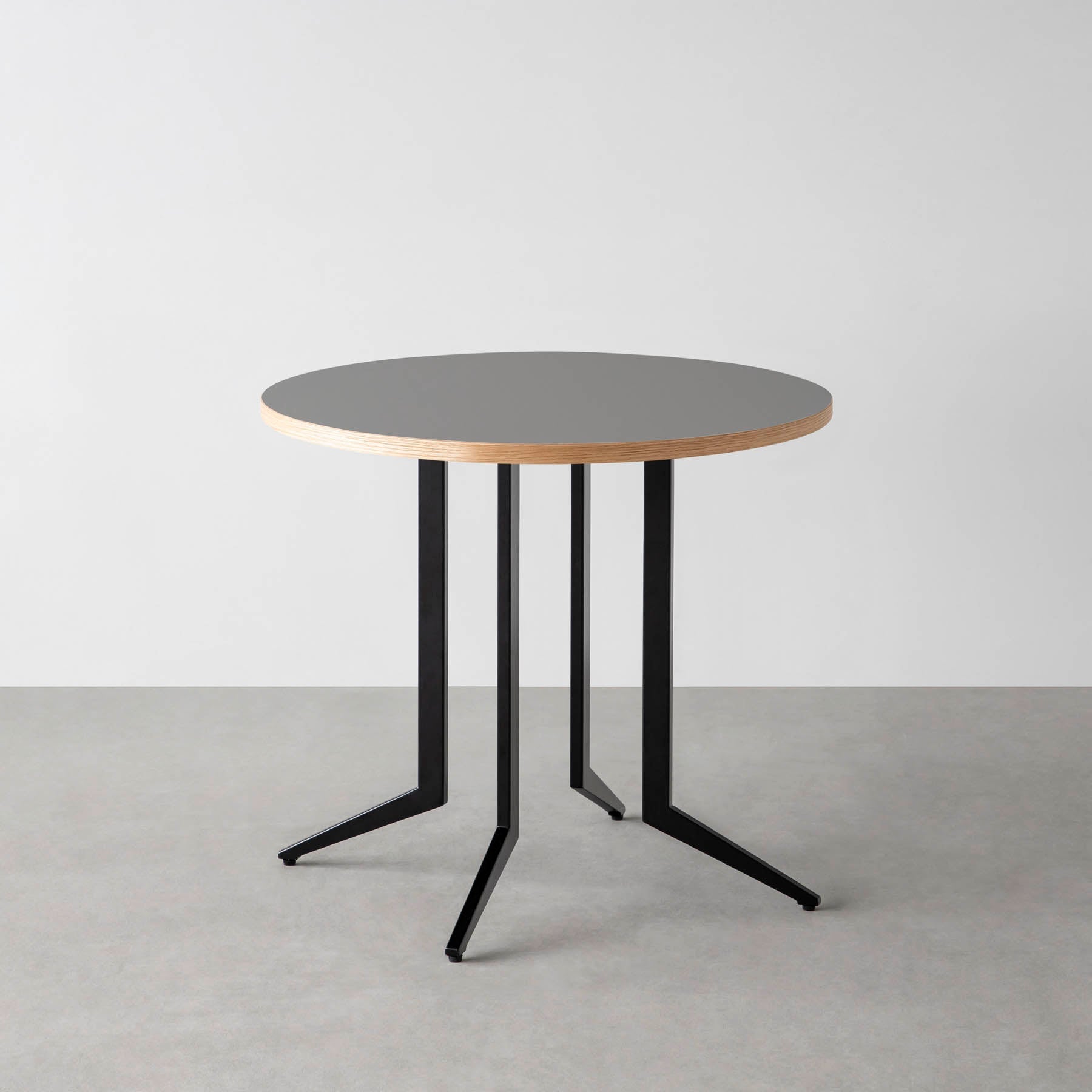 スマート造作カフェテーブル / リノリウム 全32色　黒スチール脚 4本脚 × ラウンド φ61 - 80