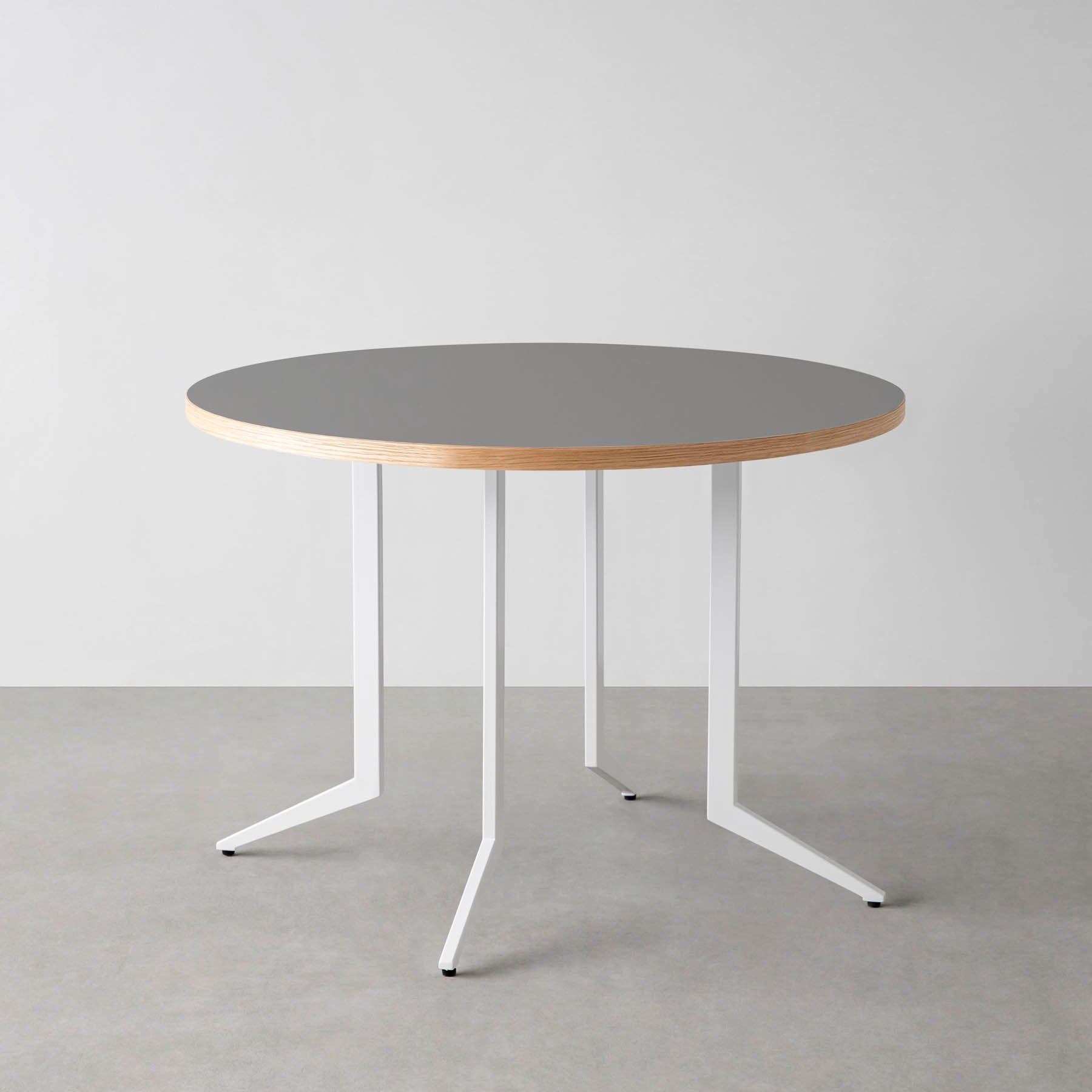 スマート造作カフェテーブル / リノリウム 全32色　白スチール脚 4本脚 × ラウンド φ81 - 100