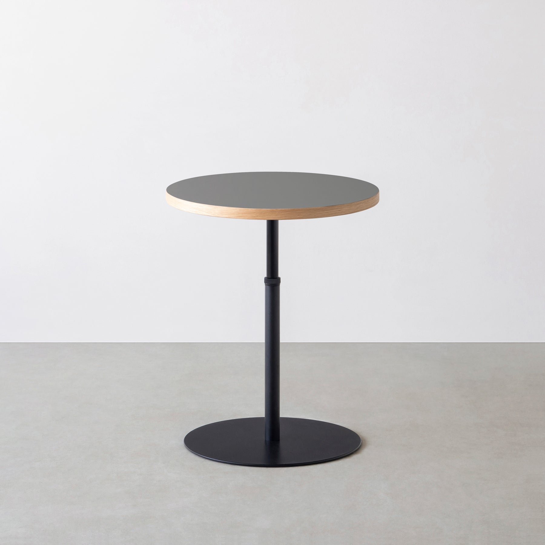 スマート造作カフェテーブル / リノリウム 全32色　黒スチール脚 1本脚 × ラウンド φ50 - 60