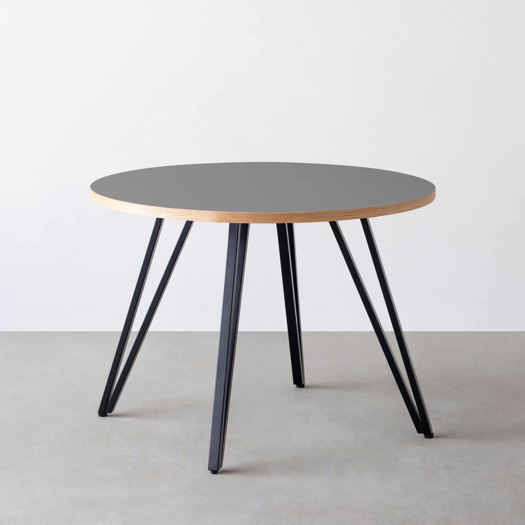 スマート造作カフェテーブル / リノリウム 全32色　黒スチール脚 4本脚 × ラウンド φ81 - 100