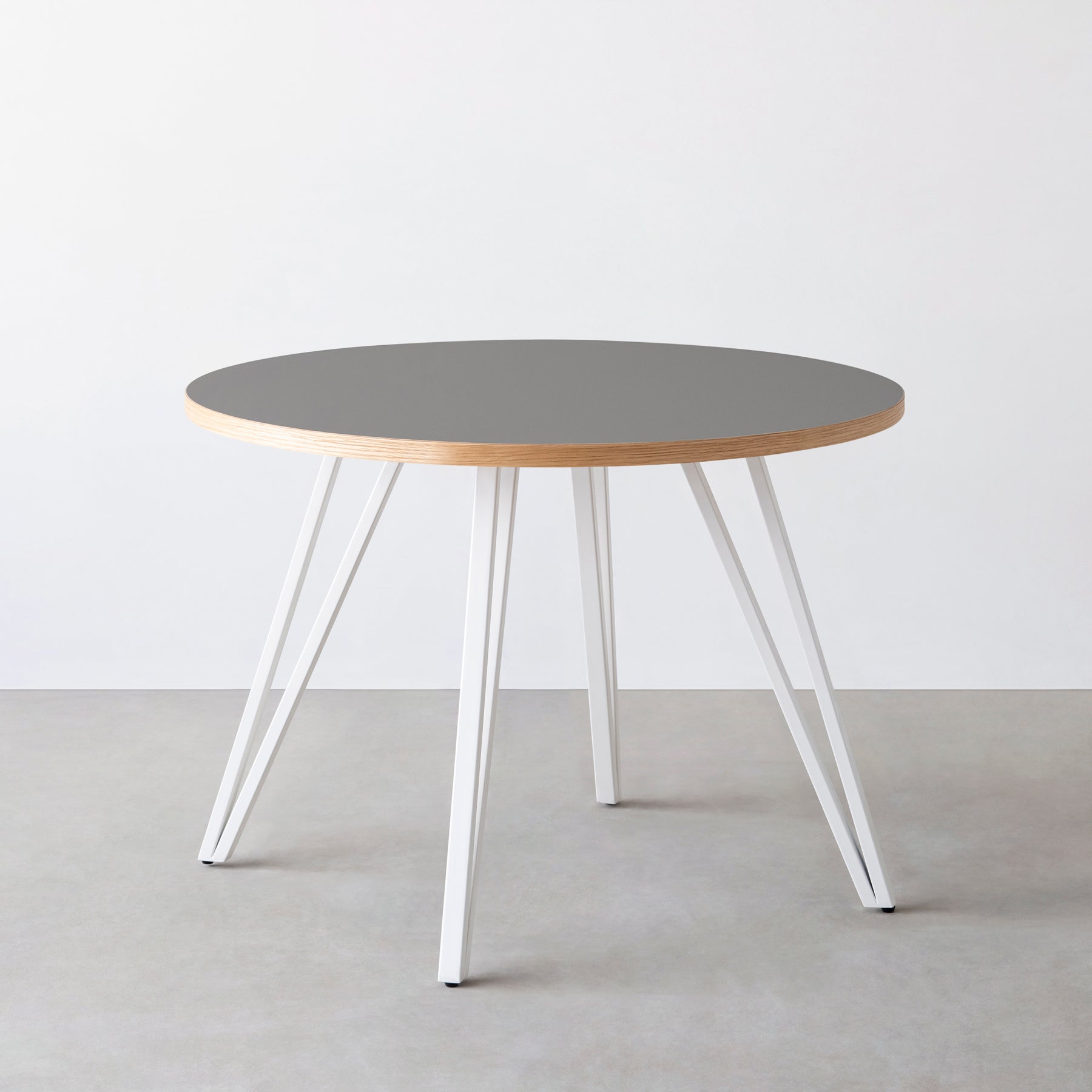 スマート造作カフェテーブル / リノリウム 全32色　白スチール脚 4本脚 × ラウンド φ81 - 100