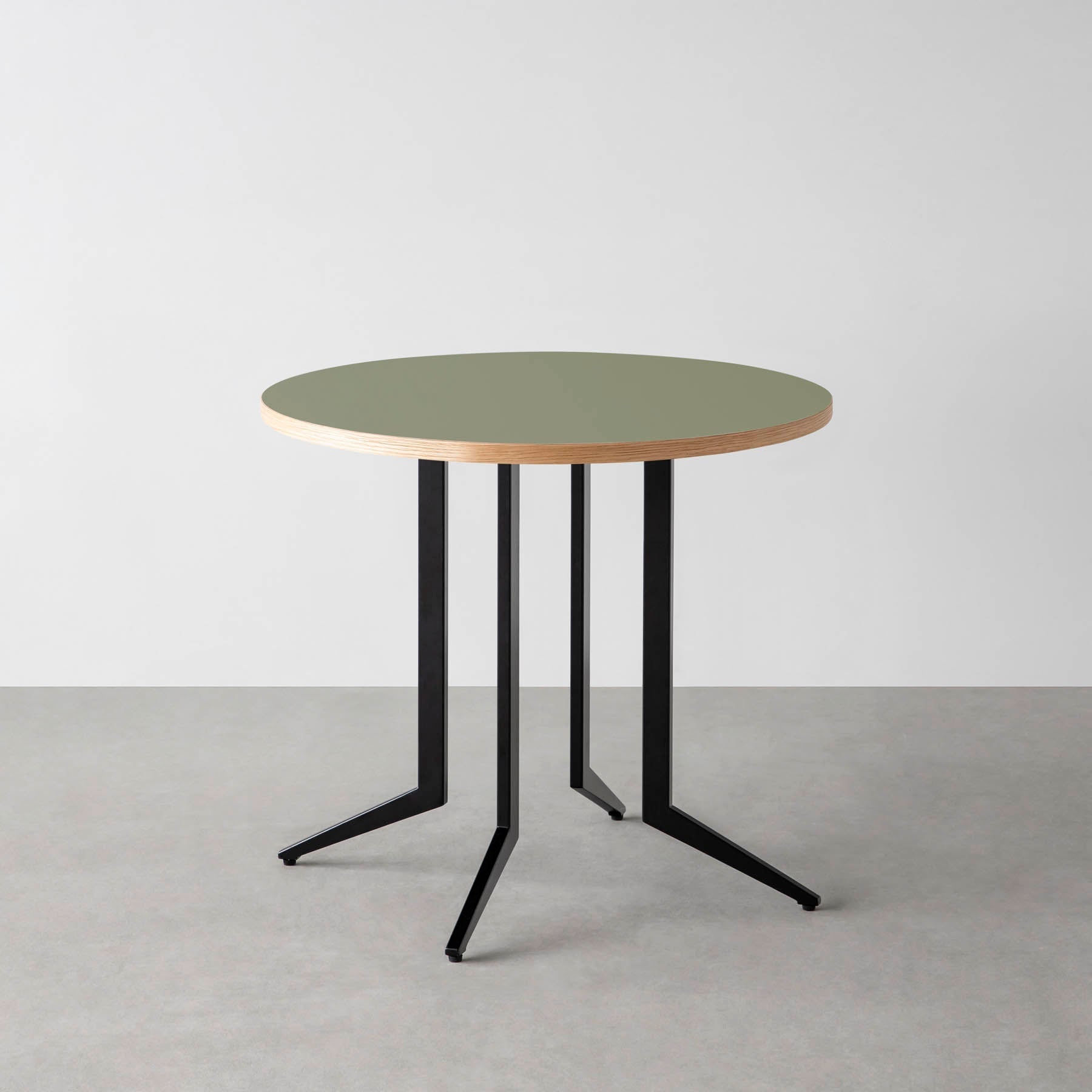 スマート造作カフェテーブル / リノリウム 全32色　黒スチール脚 4本脚 × ラウンド φ61 - 80