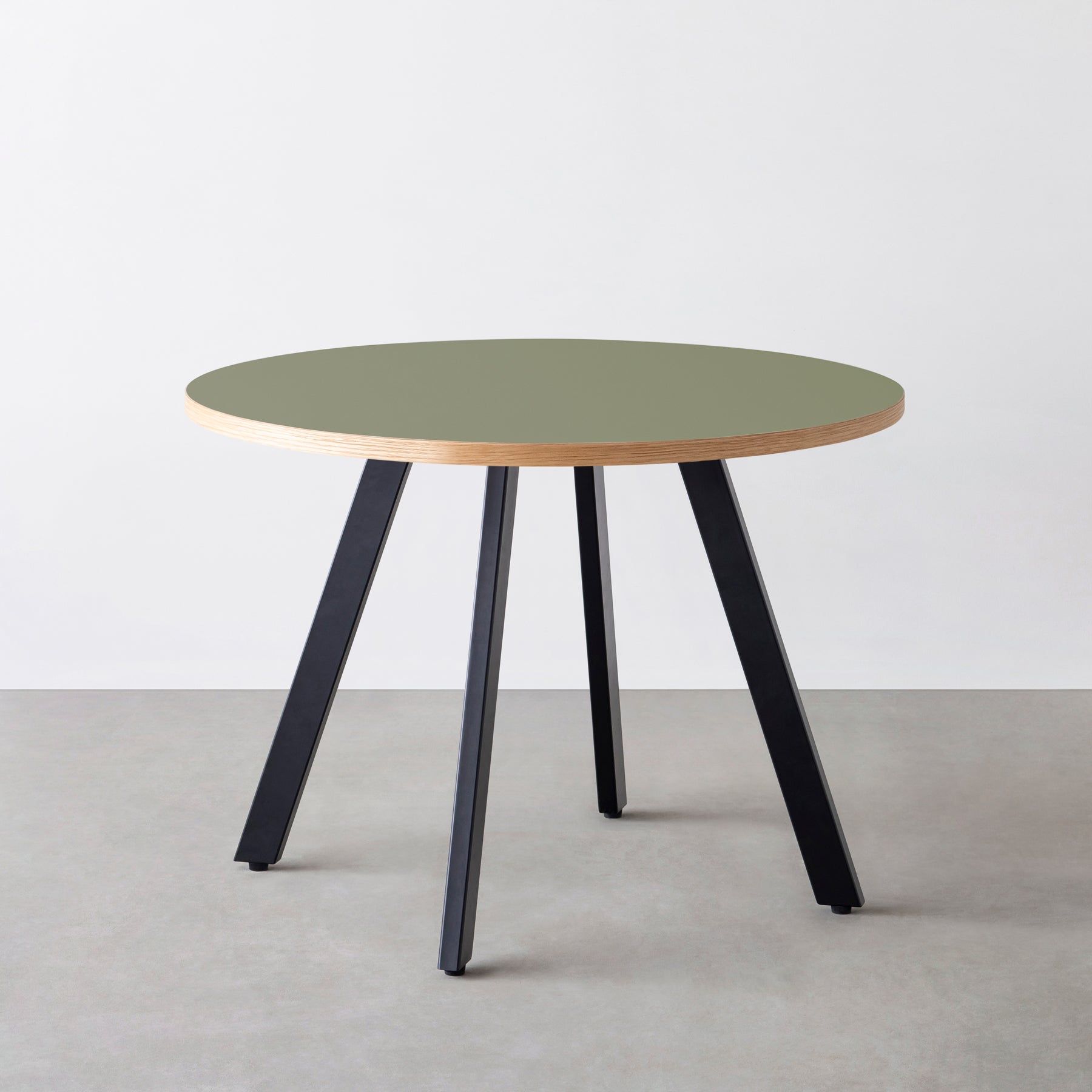 スマート造作カフェテーブル / リノリウム 全32色　黒スチール脚 4本脚 × ラウンド φ81 - 100