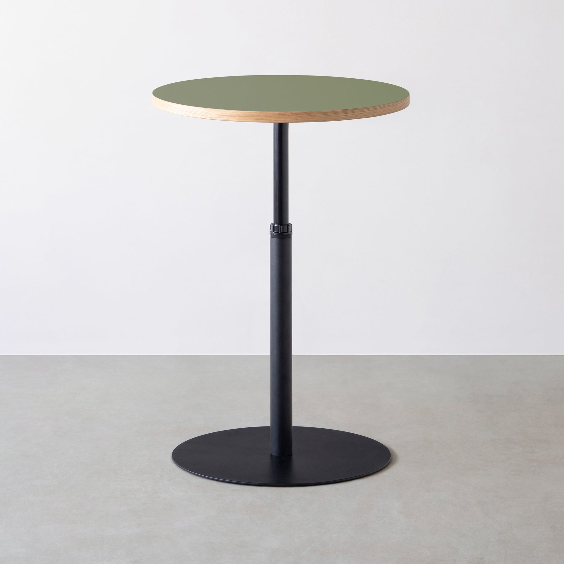 スマート造作カフェテーブル / リノリウム 全32色　黒スチール脚 1本脚 × ラウンド φ61 - 70