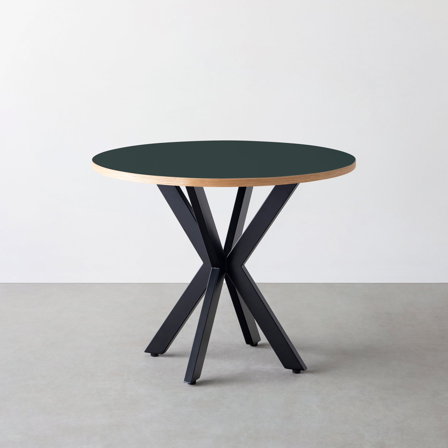 スマート造作カフェテーブル / リノリウム 全32色　黒スチール脚 カフェX × ラウンド φ81 - 90