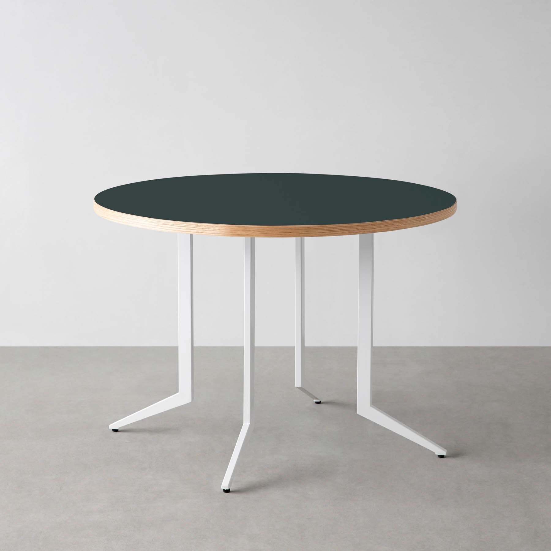 スマート造作カフェテーブル / リノリウム 全32色　白スチール脚 4本脚 × ラウンド φ81 - 100