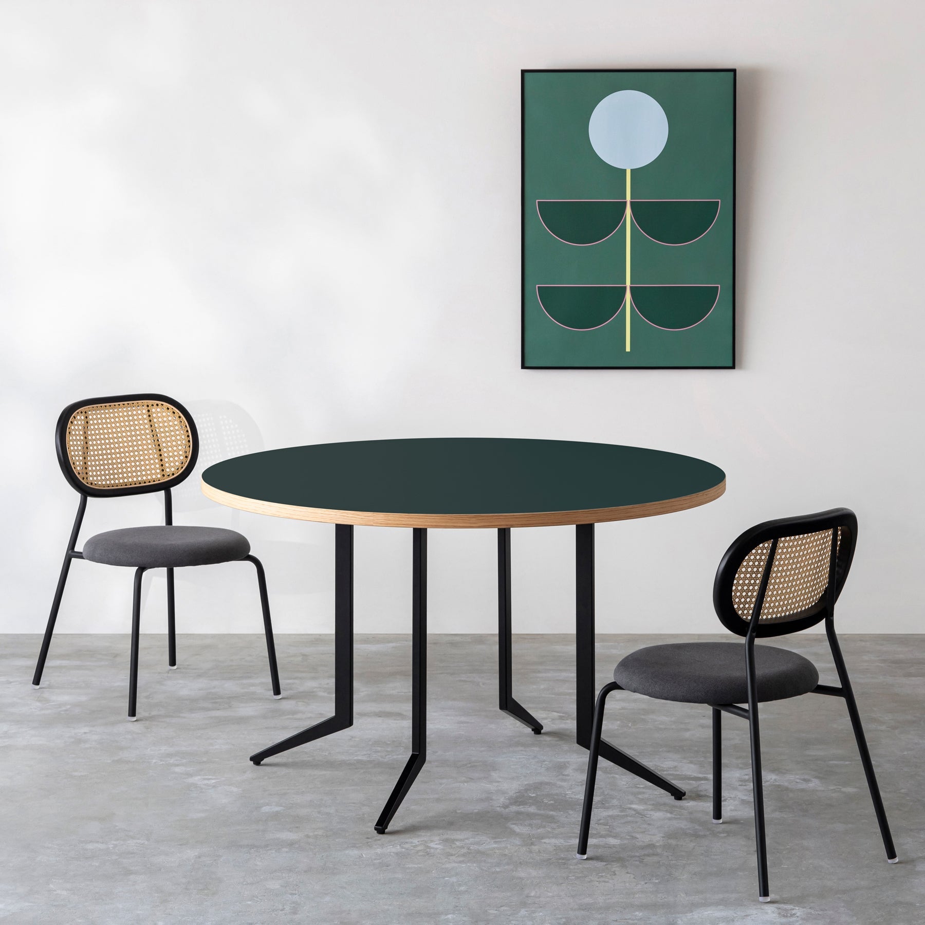 THE CAFE TABLE / リノリウム 全32色　Black Steel 4本脚 × ラウンド φ101 - 120