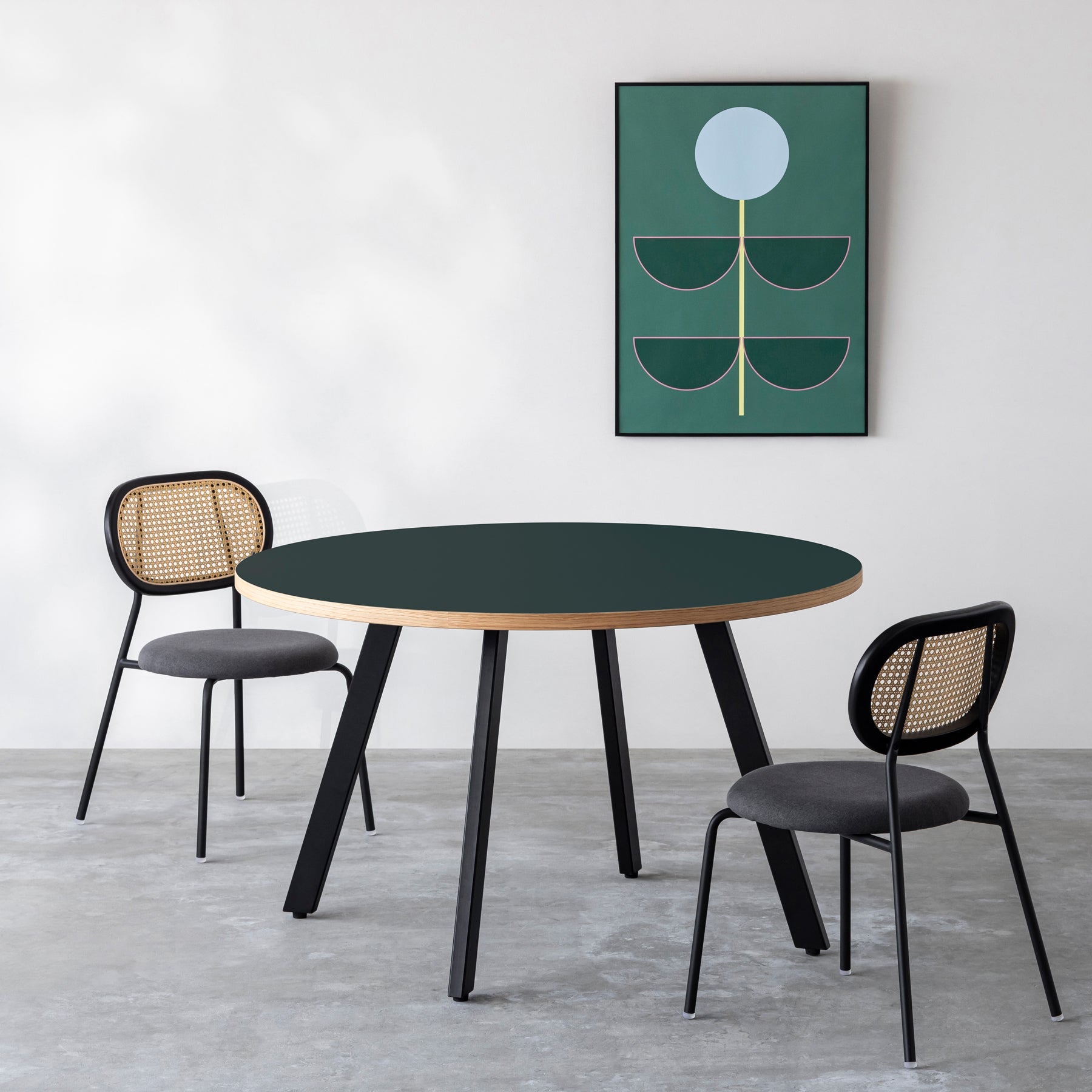 THE CAFE TABLE / リノリウム 全32色　Black Steel 4本脚 × ラウンド φ101 - 120