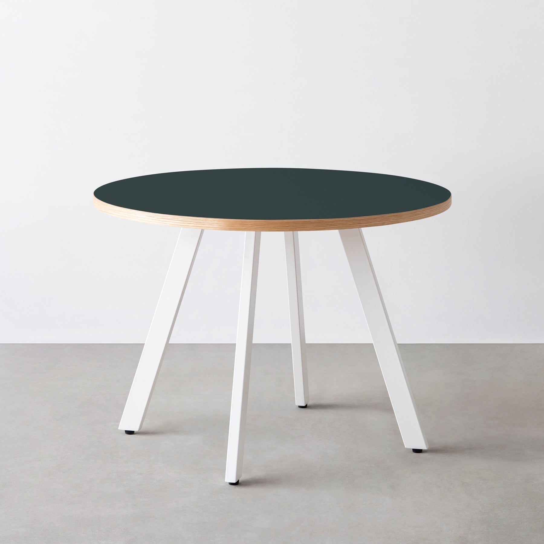 スマート造作カフェテーブル / リノリウム 全32色　白スチール脚 4本脚 × ラウンド φ81 - 100