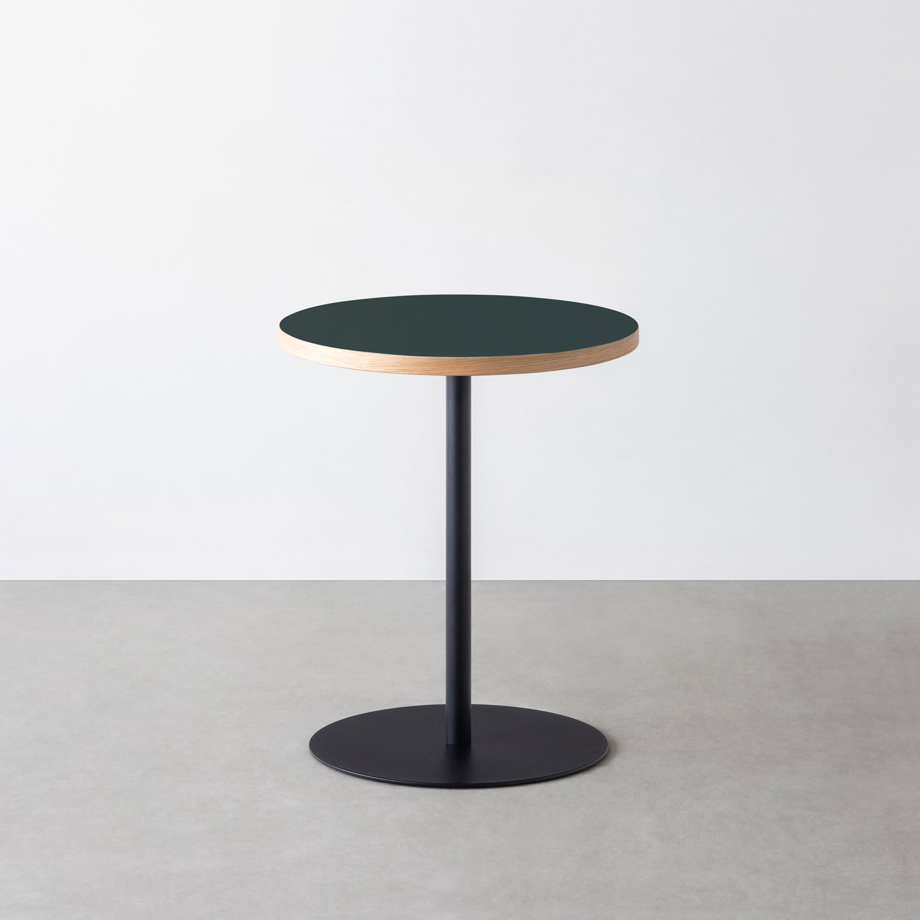 スマート造作カフェテーブル / リノリウム 全32色　黒スチール脚 1本脚 × ラウンド φ50 - 60