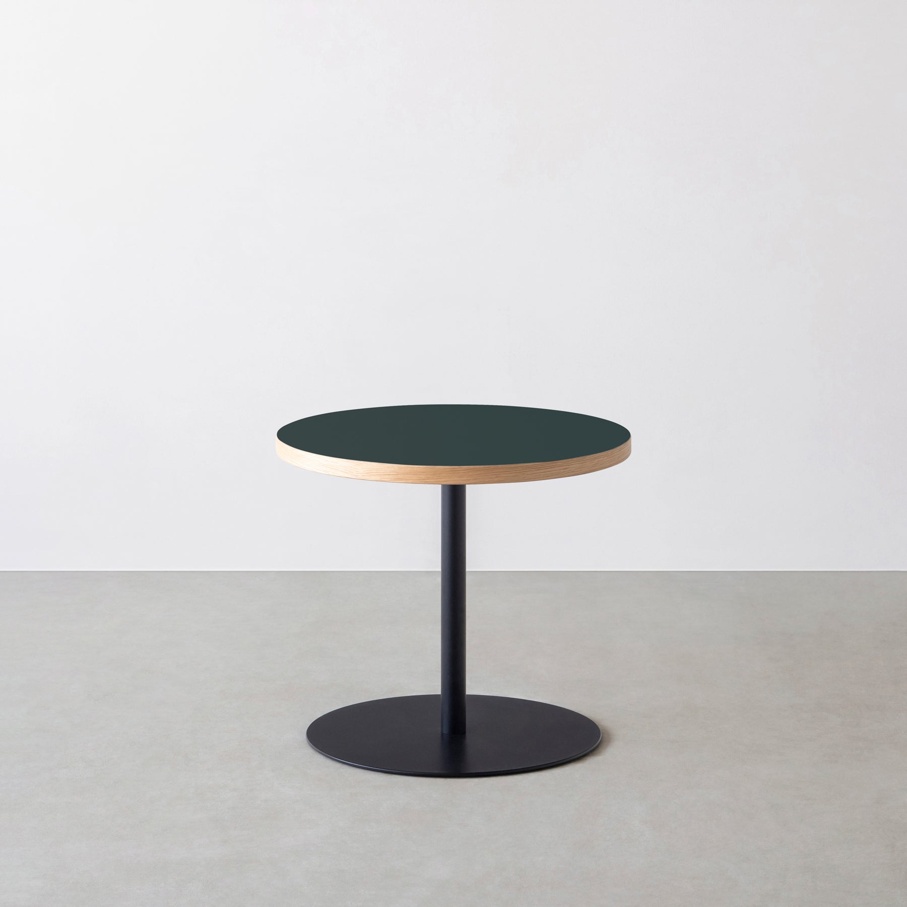 スマート造作カフェテーブル / リノリウム 全32色　黒スチール脚 1本脚 × ラウンド φ50 - 60