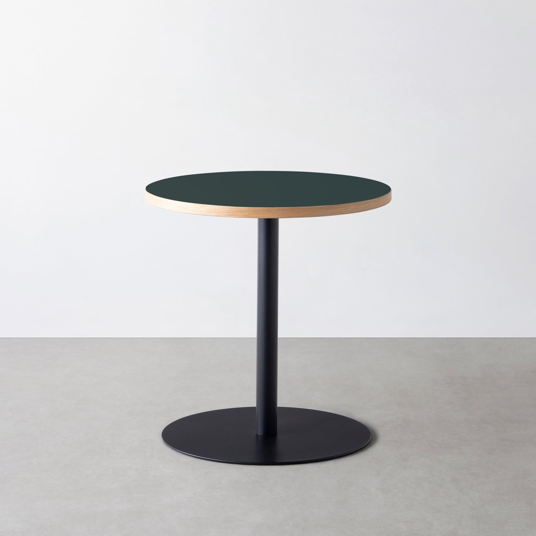 スマート造作カフェテーブル / リノリウム 全32色　黒スチール脚 1本脚 × ラウンド φ61 - 70