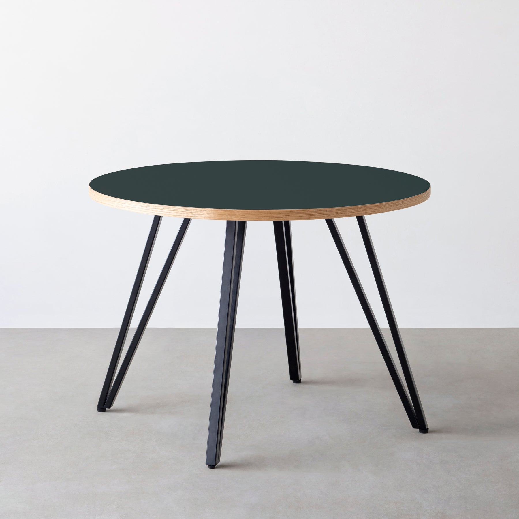 スマート造作カフェテーブル / リノリウム 全32色　黒スチール脚 4本脚 × ラウンド φ81 - 100