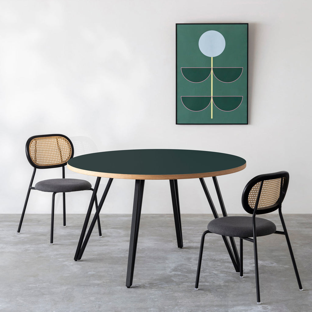 THE CAFE TABLE / リノリウム 全32色　Black Steel 4本脚 × ラウンド φ101 - 120