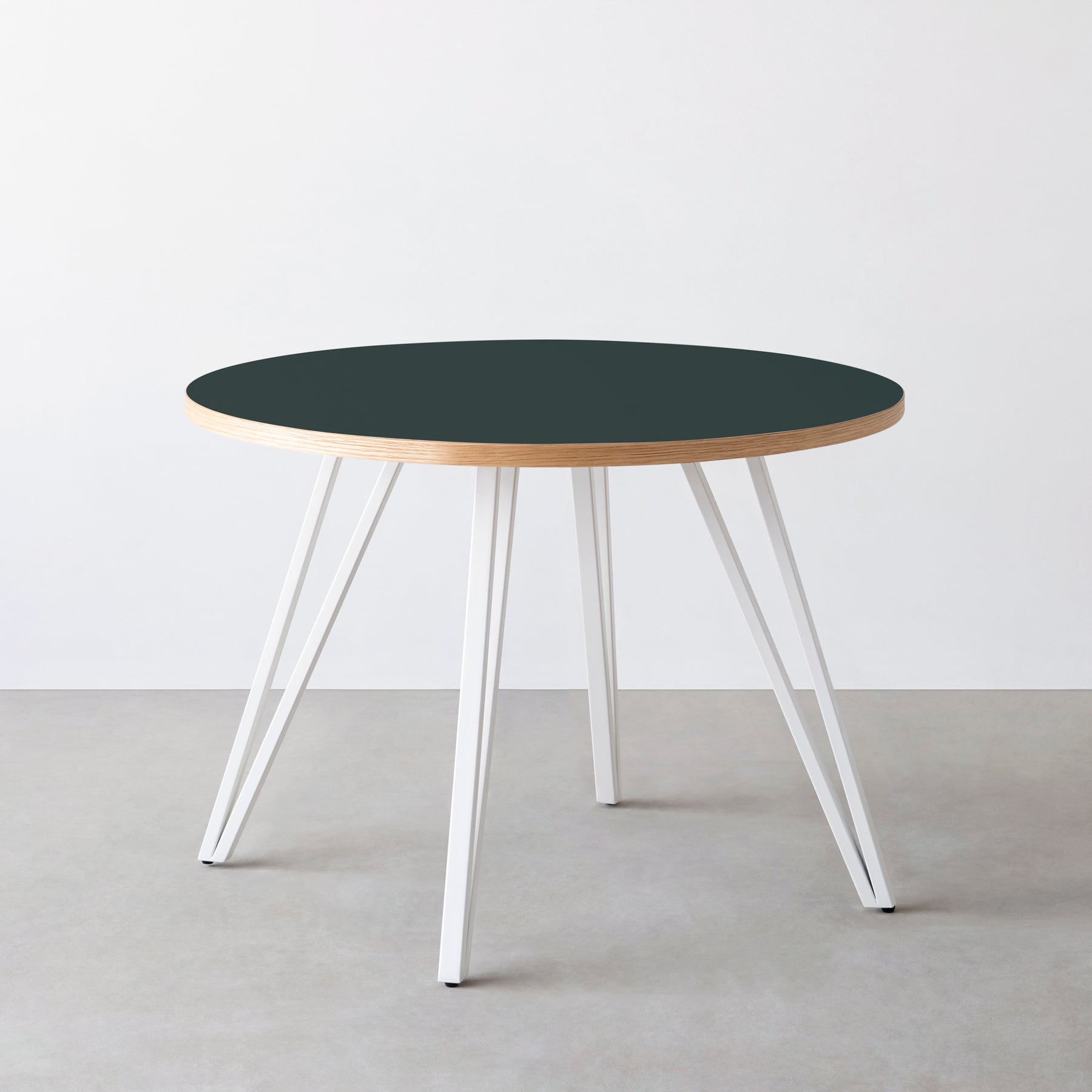 スマート造作カフェテーブル / リノリウム 全32色　白スチール脚 4本脚 × ラウンド φ81 - 100