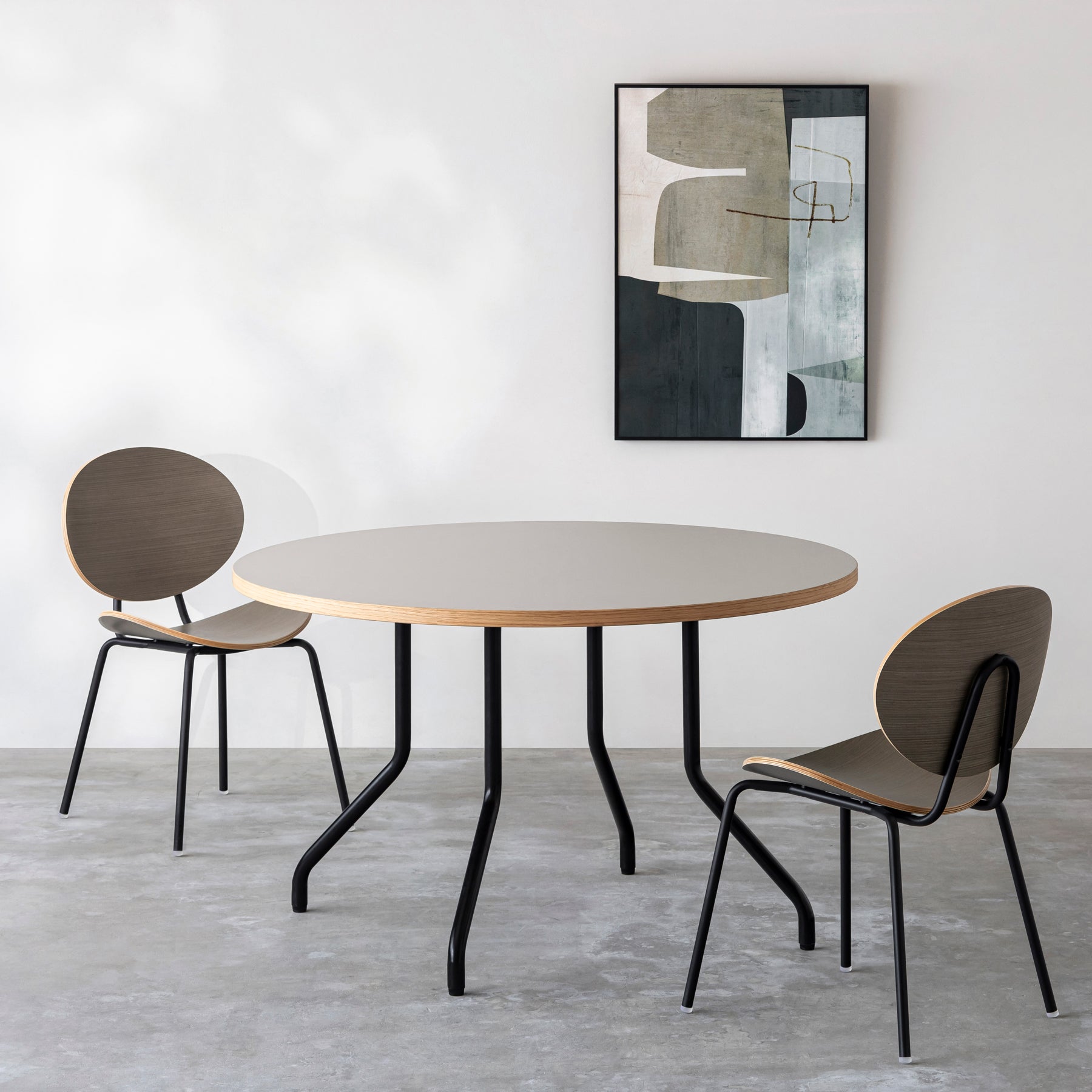 THE CAFE TABLE / リノリウム 全32色　Black Steel 4本脚 × ラウンド φ101 - 120