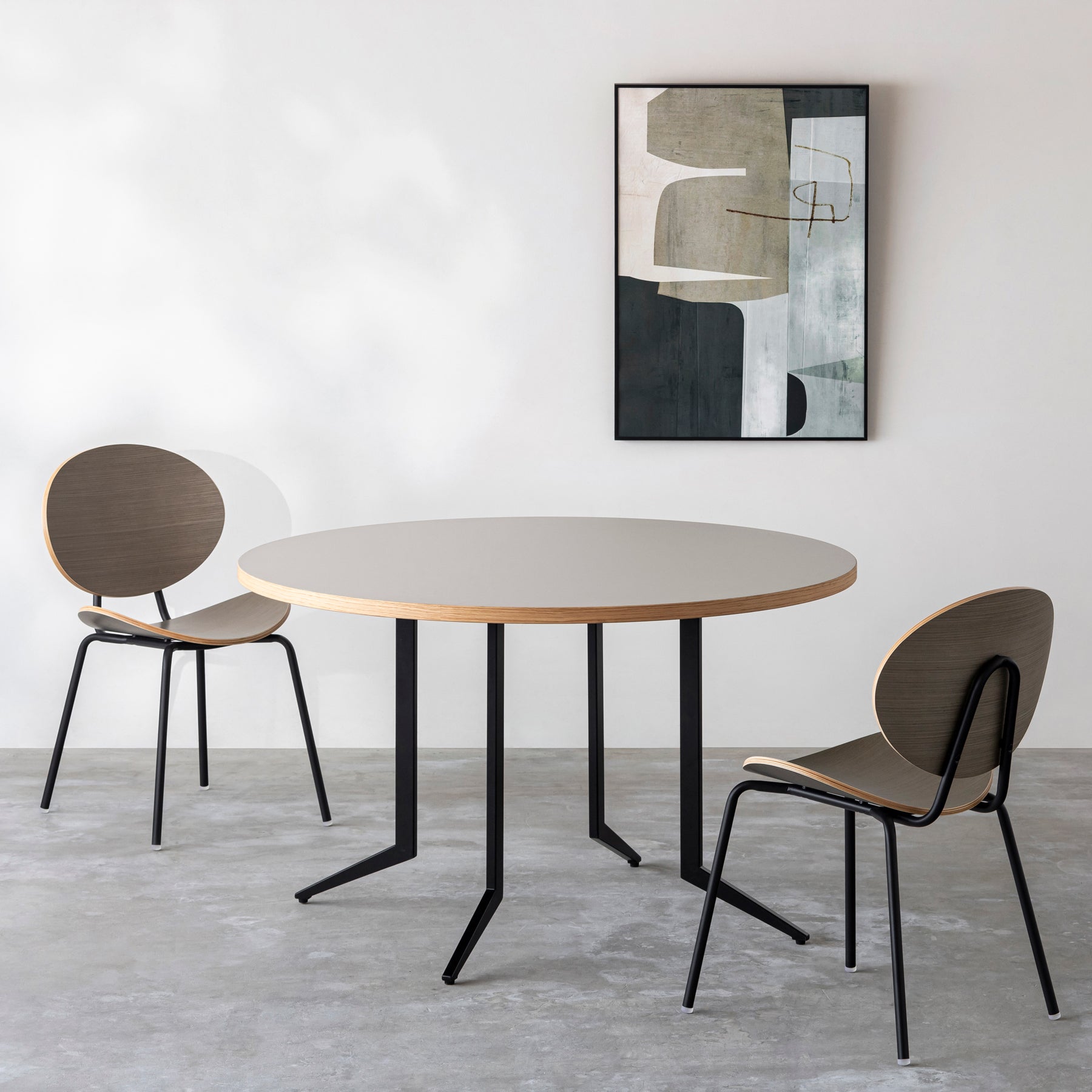 THE CAFE TABLE / リノリウム 全32色　Black Steel 4本脚 × ラウンド φ101 - 120