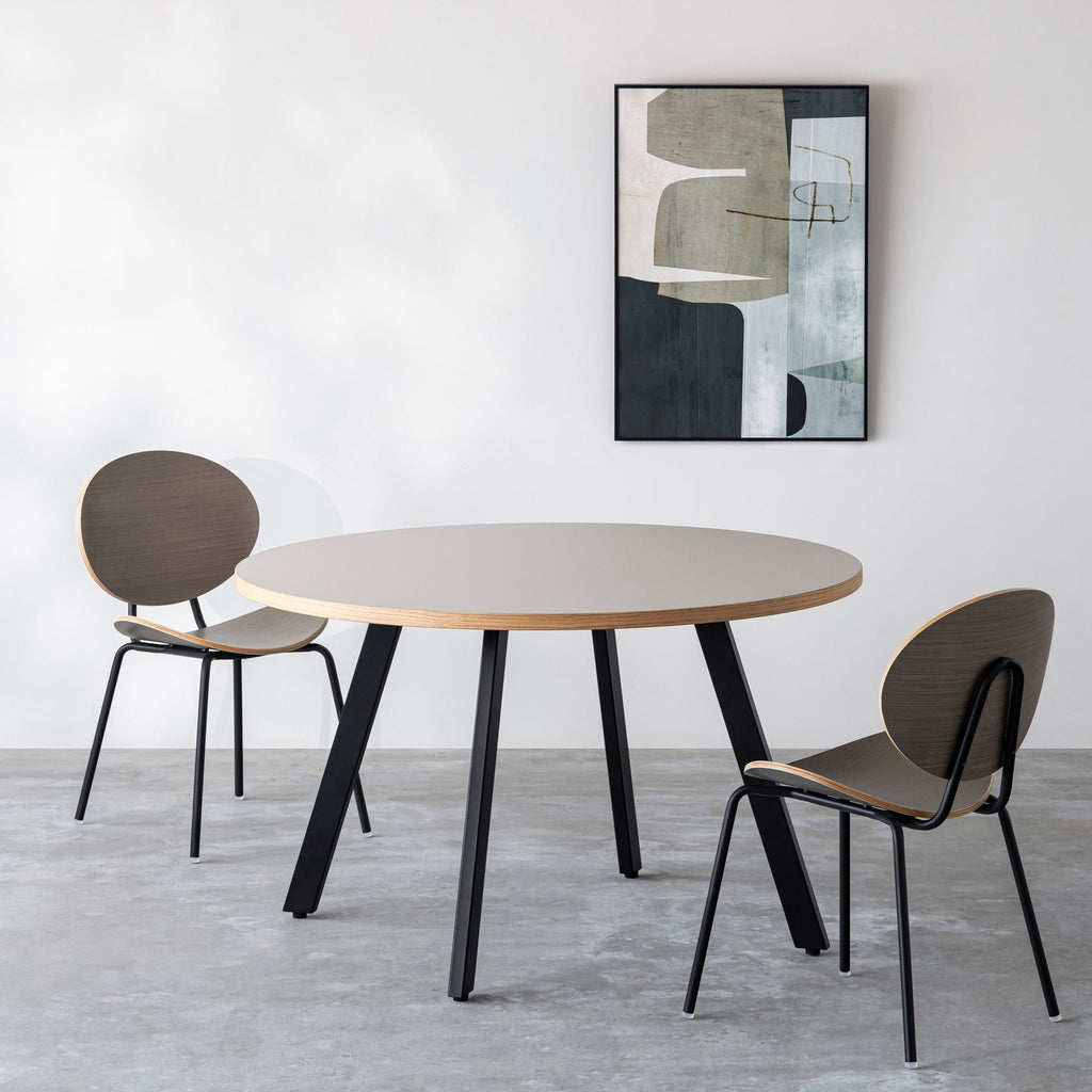 THE CAFE TABLE / リノリウム 全32色　Black Steel 4本脚 × ラウンド φ101 - 120