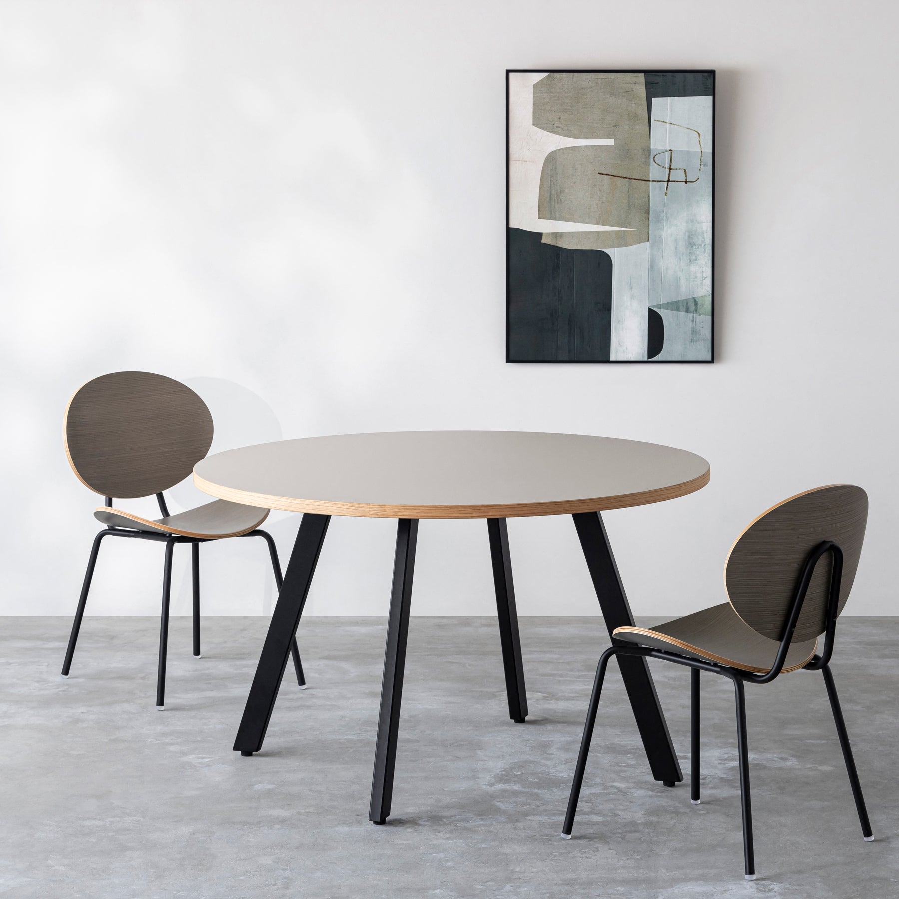THE CAFE TABLE / リノリウム 全32色　Black Steel 4本脚 × ラウンド φ101 - 120