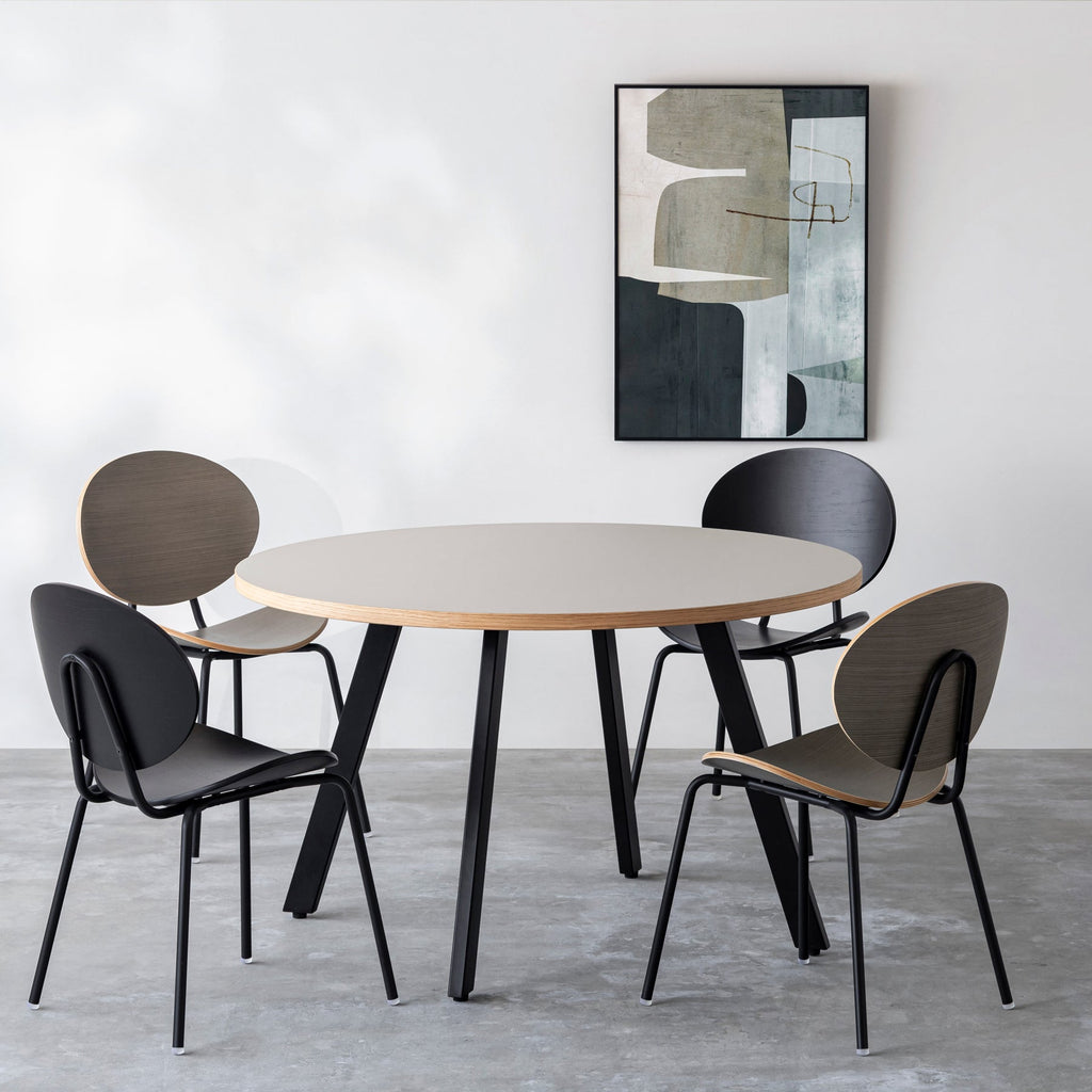 THE CAFE TABLE / リノリウム 全32色　Black Steel 4本脚 × ラウンド φ101 - 120