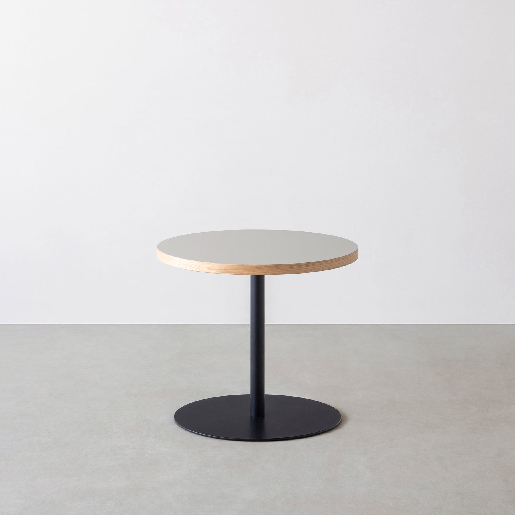 スマート造作カフェテーブル / リノリウム 全32色　黒スチール脚 1本脚 × ラウンド φ50 - 60