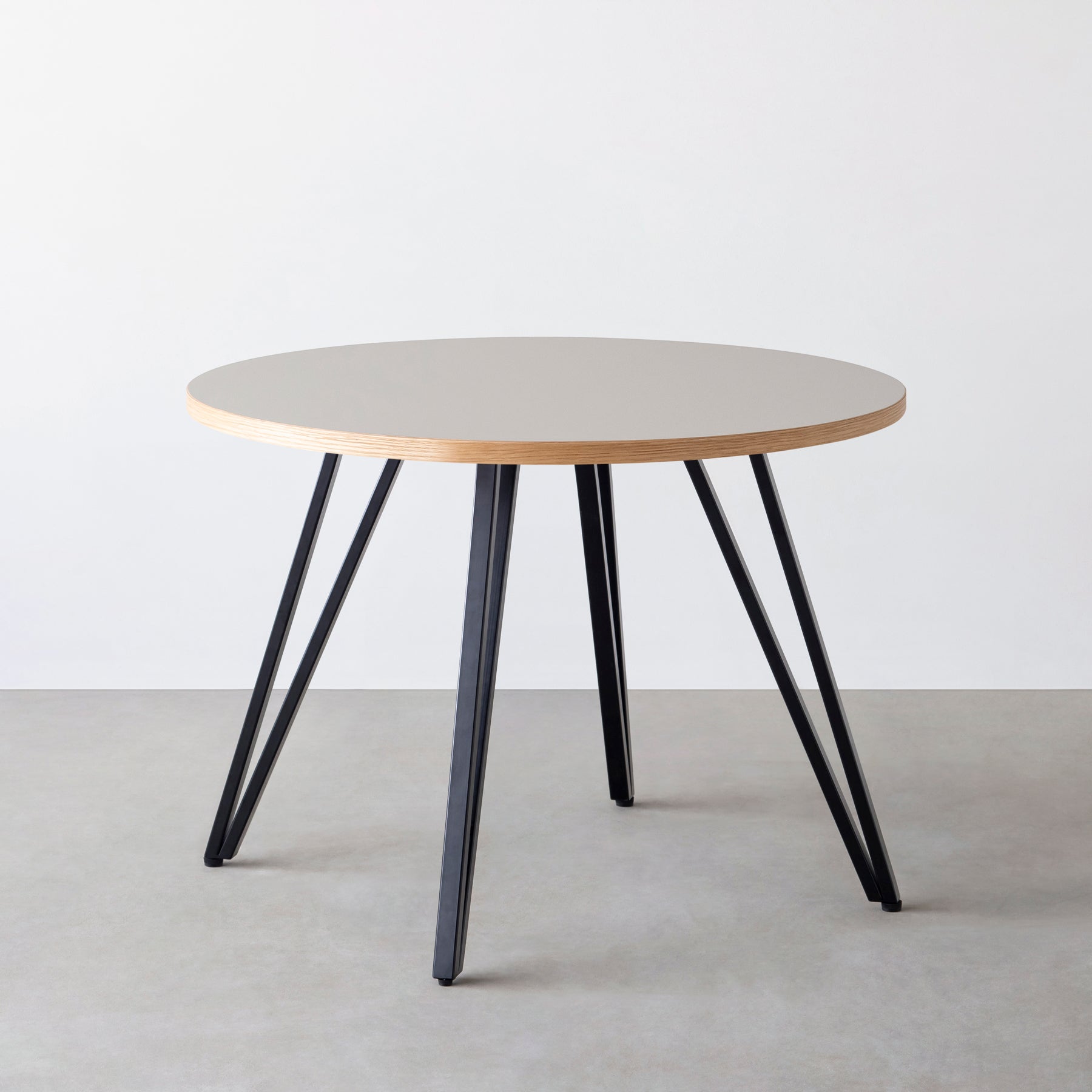 スマート造作カフェテーブル / リノリウム 全32色　黒スチール脚 4本脚 × ラウンド φ81 - 100