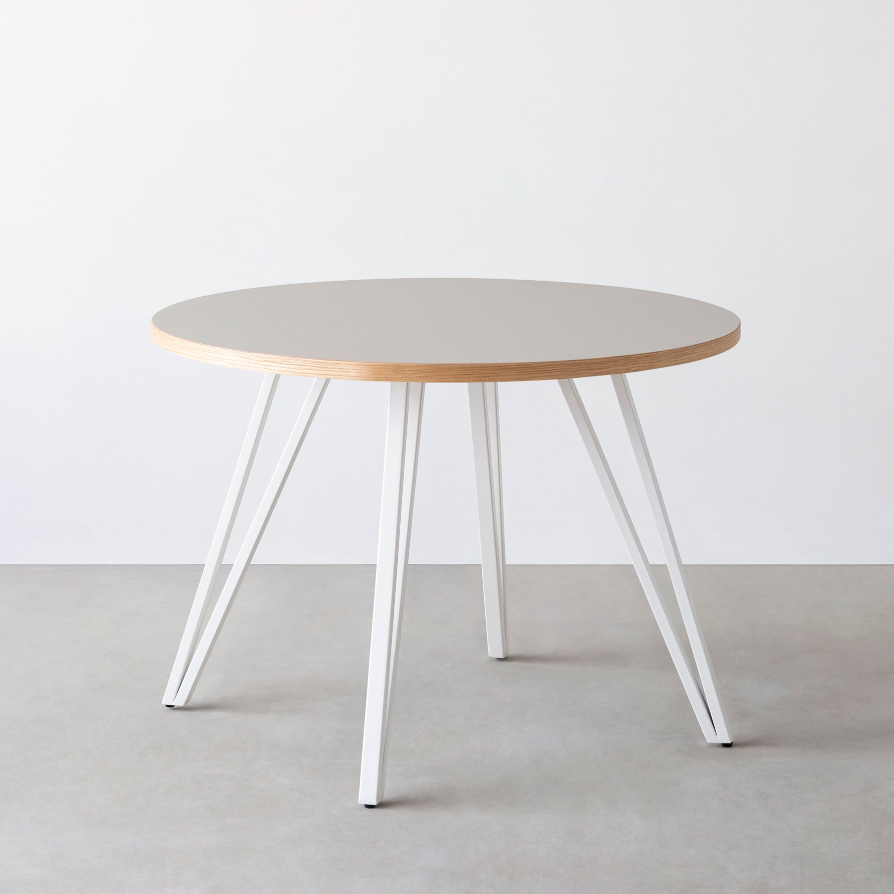 スマート造作カフェテーブル / リノリウム 全32色　白スチール脚 4本脚 × ラウンド φ81 - 100