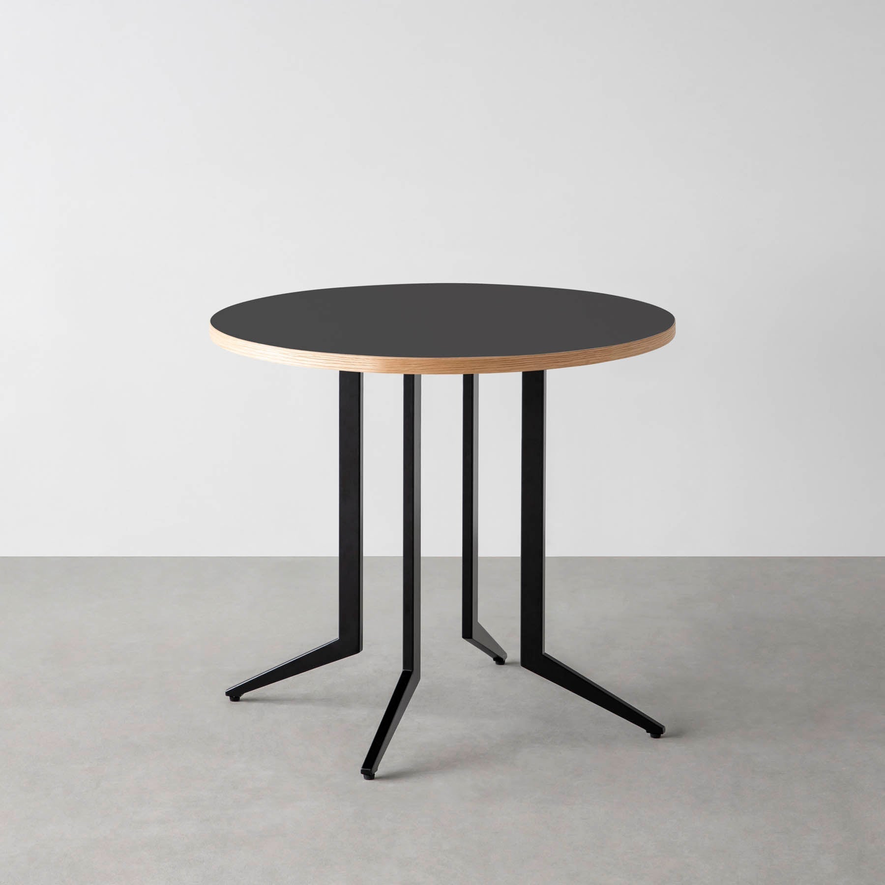 スマート造作カフェテーブル / リノリウム 全32色　黒スチール脚 4本脚 × ラウンド φ61 - 80