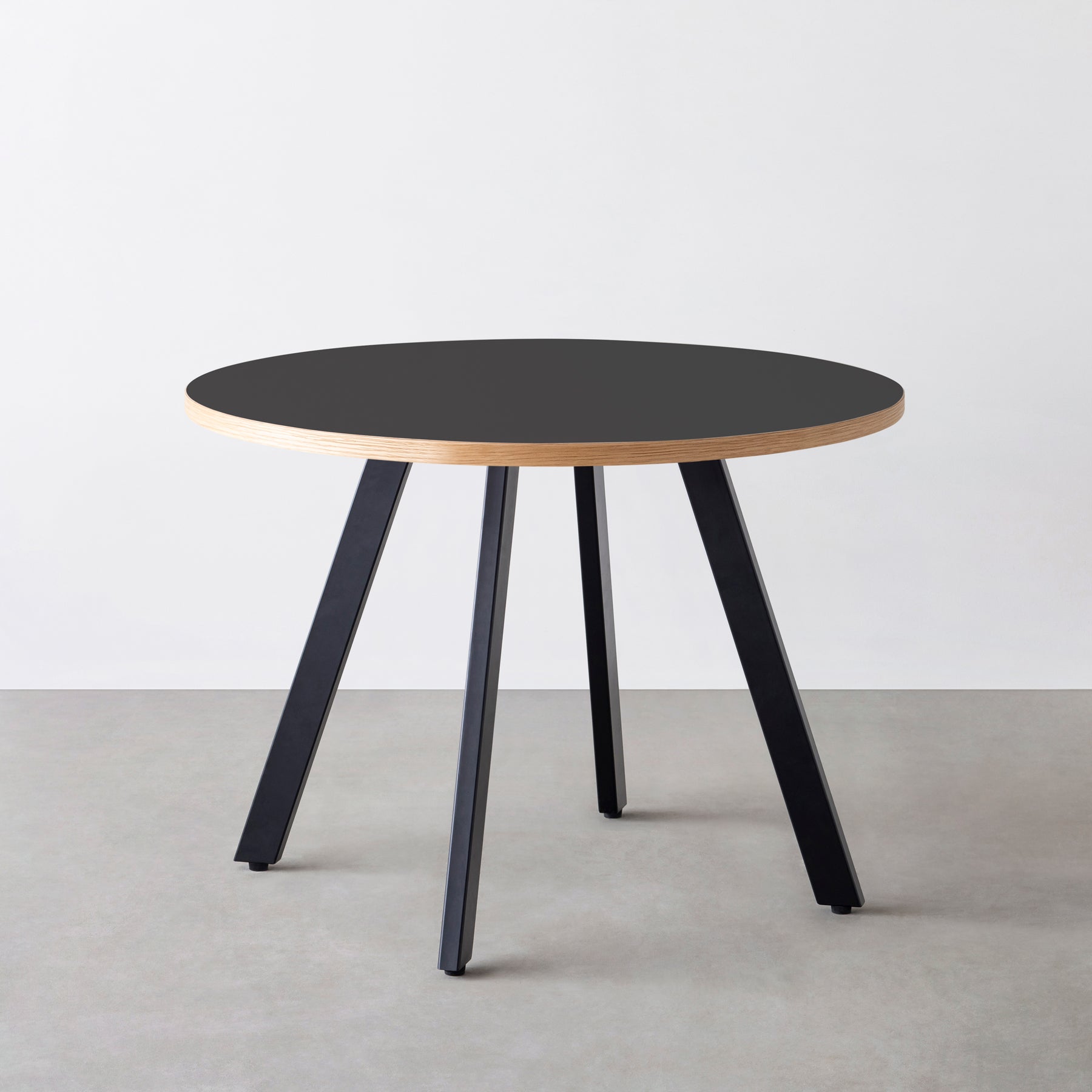 スマート造作カフェテーブル / リノリウム 全32色　黒スチール脚 4本脚 × ラウンド φ81 - 100