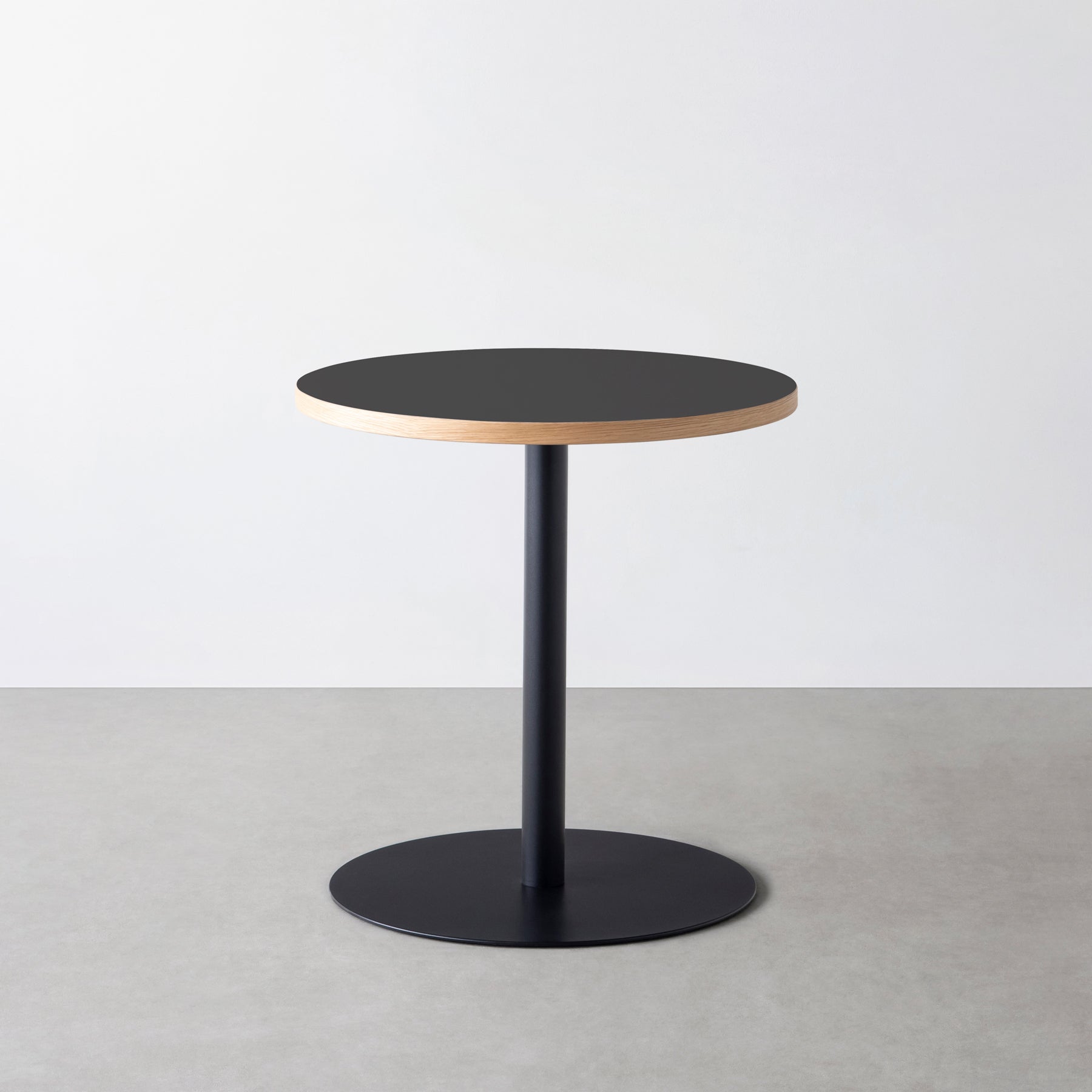 スマート造作カフェテーブル / リノリウム 全32色　黒スチール脚 1本脚 × ラウンド φ61 - 70