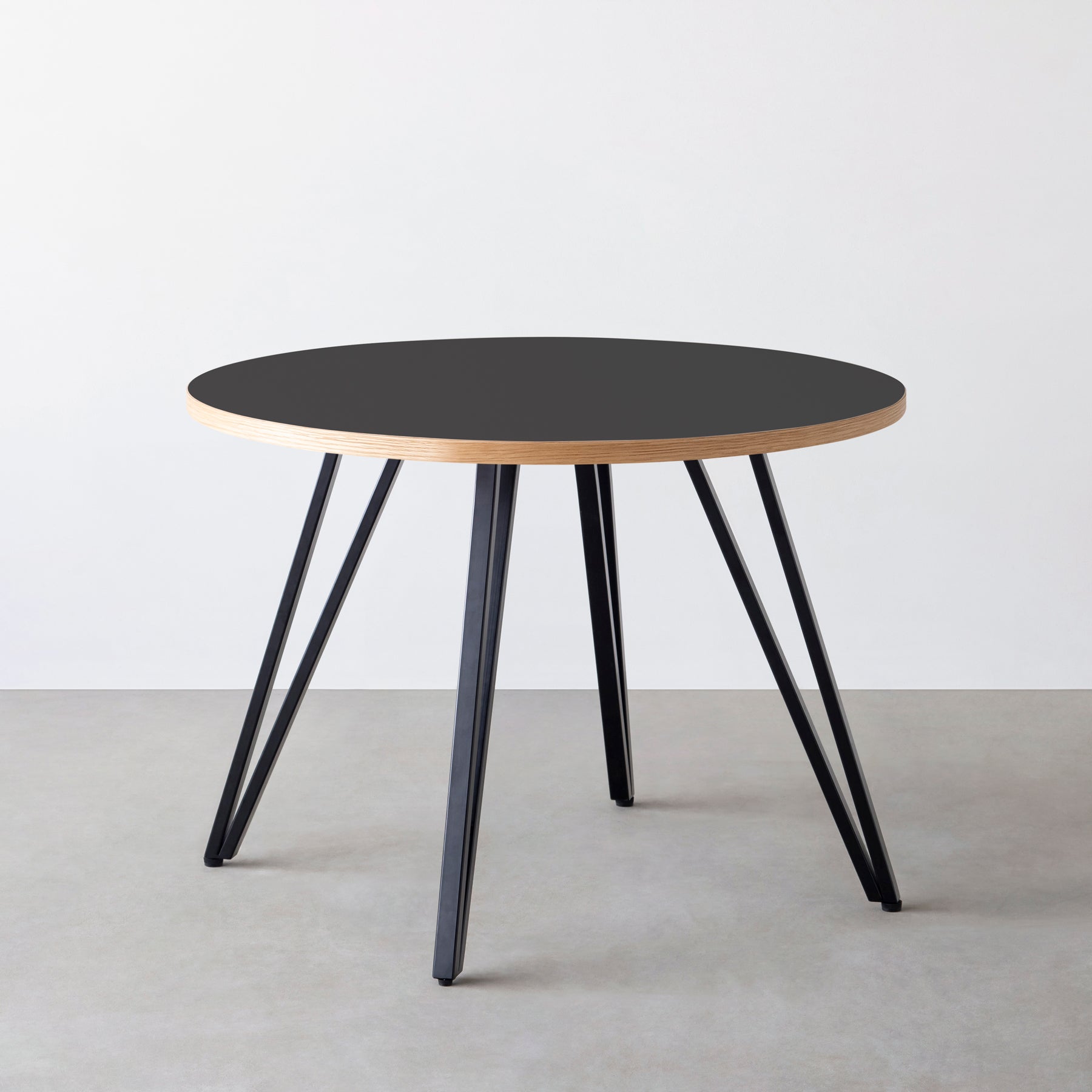 スマート造作カフェテーブル / リノリウム 全32色　黒スチール脚 4本脚 × ラウンド φ81 - 100