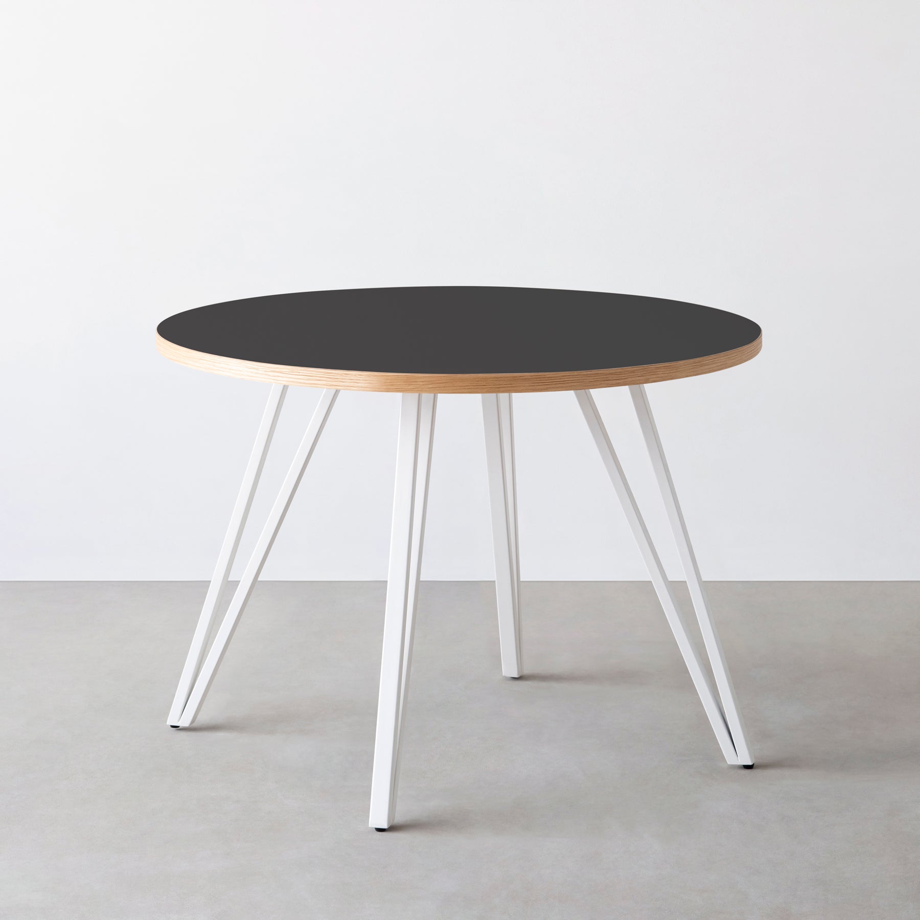 スマート造作カフェテーブル / リノリウム 全32色　白スチール脚 4本脚 × ラウンド φ81 - 100